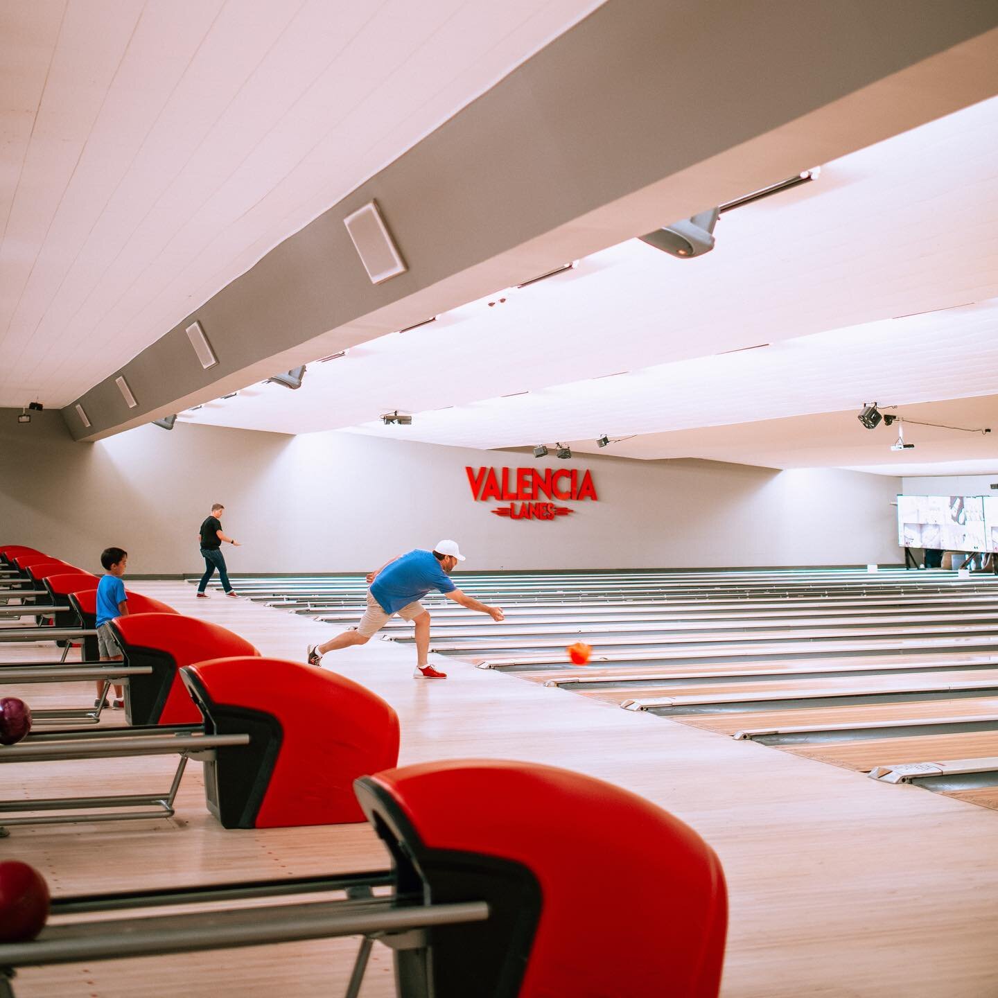 The lanes are calling and I must go 👋🎳Open today from 11am-7pm. #ValenciaLanes