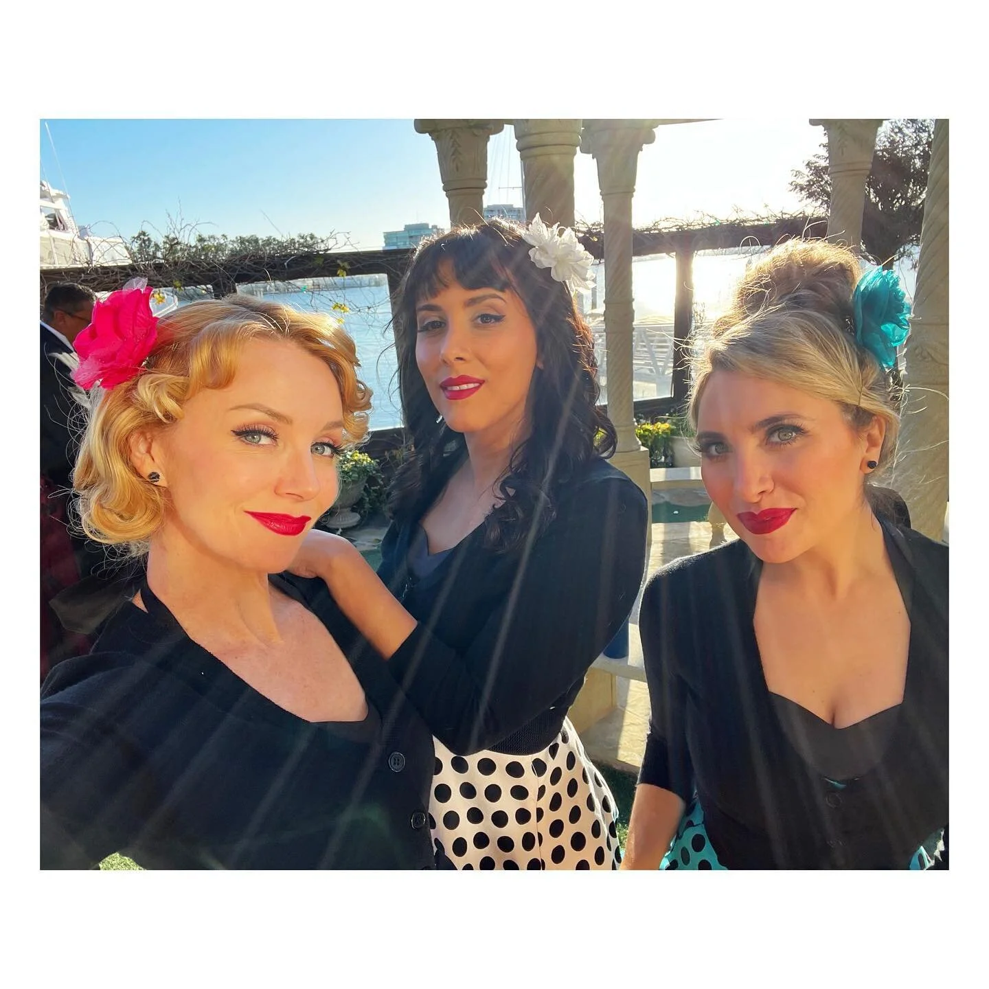 The Sweethearts soaking up some rays last week at an event in Newport Beach. ☀️💖🎶
&bull;
&bull;
&bull;
&bull;
&bull;
#thesweethearts #sweethearts #bythebeach #soakinguprays #sunshine #oldies #retro #singers #vocalharmony #beauties #pinups #pinupsty