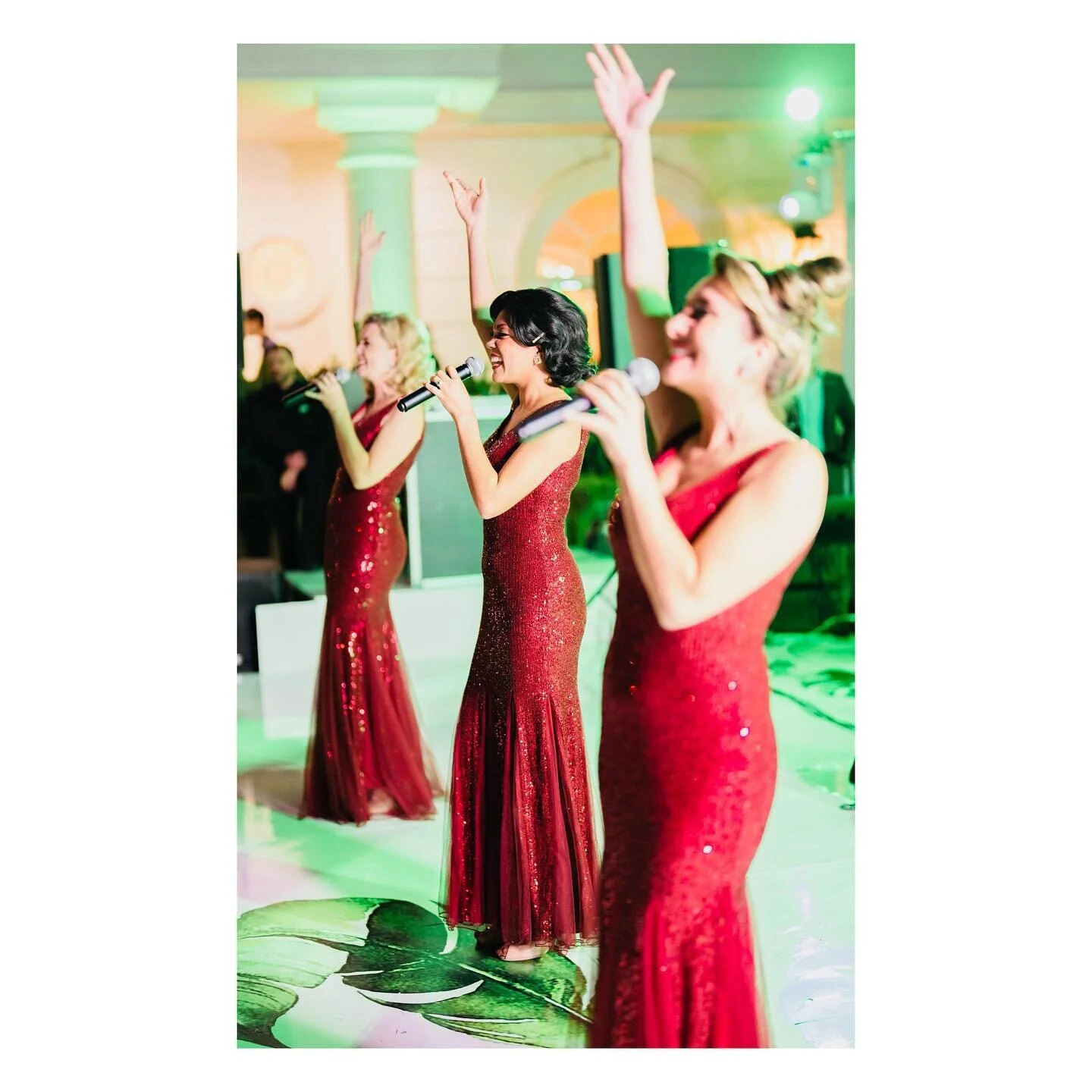 Remembering this spectacular event with The Starlets by @edgar_hay_events. ✨😍🎶
.
.
.
.
.
#throwback #tbt #throwbackthursday #nostalgia #thestarlets #vintageinspired #motown #retro #pinup #pinupgirls #pinupstyle #glamourgirls #redgown #glam #beautie