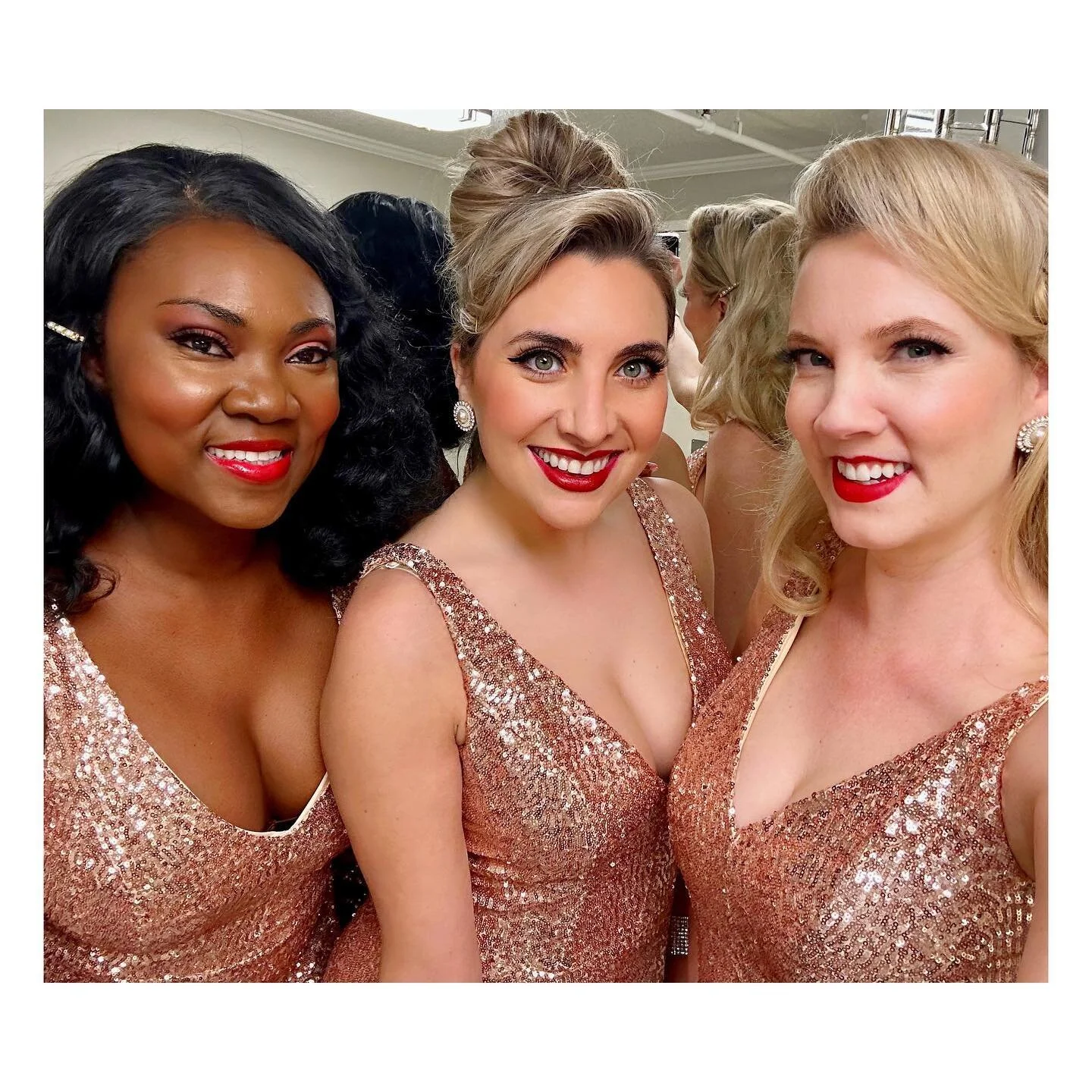 #beforetheshow with The Starlets. It&rsquo;s always an honor to celebrate iconic singers of the 60s!✨🎶💛
.
.
.
.
.
#nostalgia #thestarlets #vintageinspired #motown #retro #pinup #pinupgirls #pinupstyle #glamourgirls #goldgown #glam #beauties #60s #6