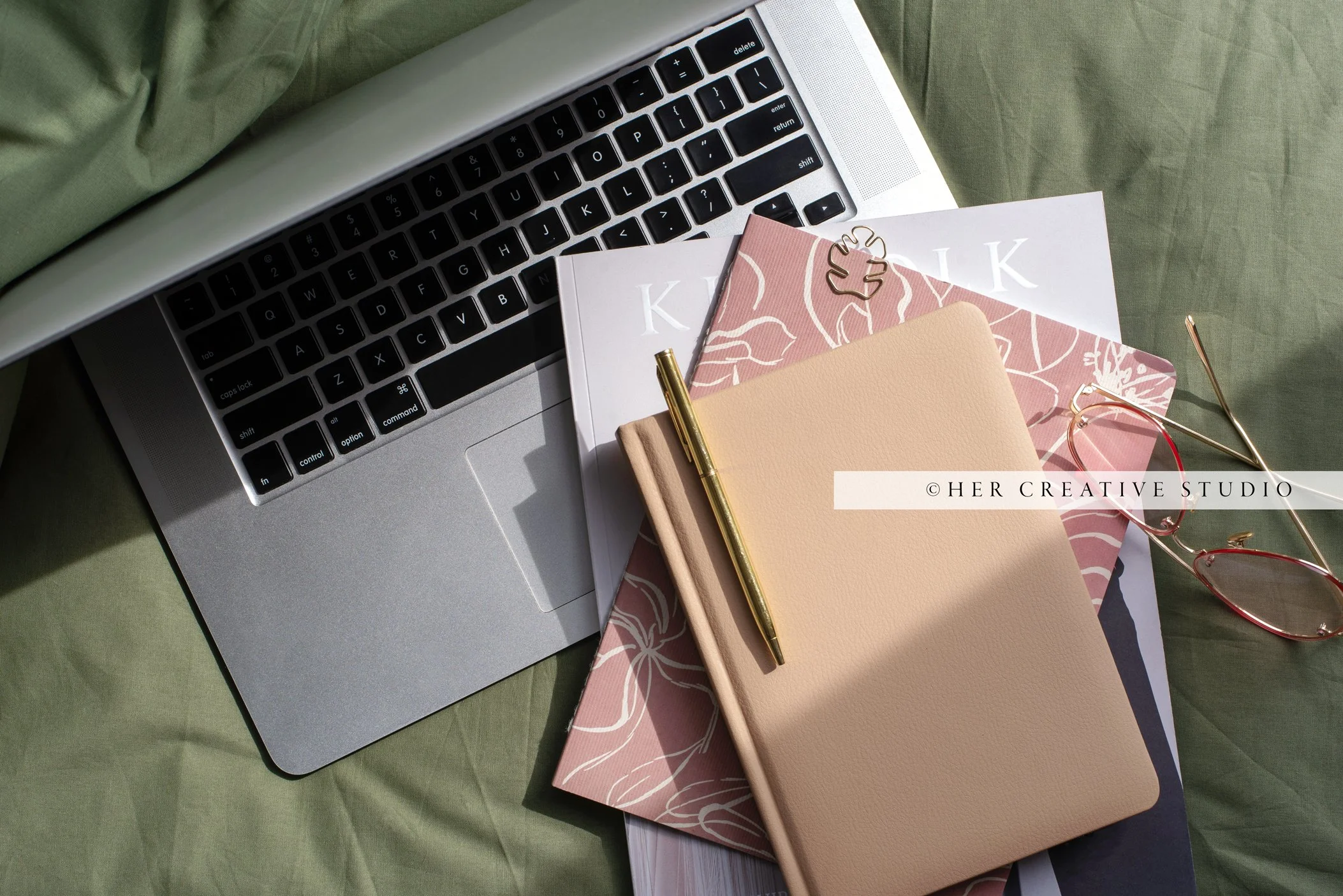 Khaki-green-work-bed-19-IE.jpg