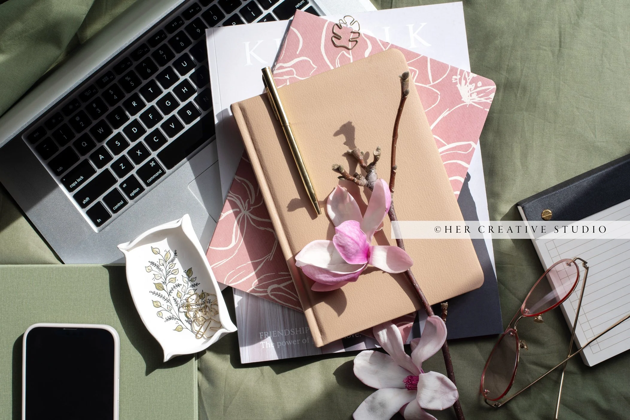 Khaki-green-work-bed-33-IE.jpg