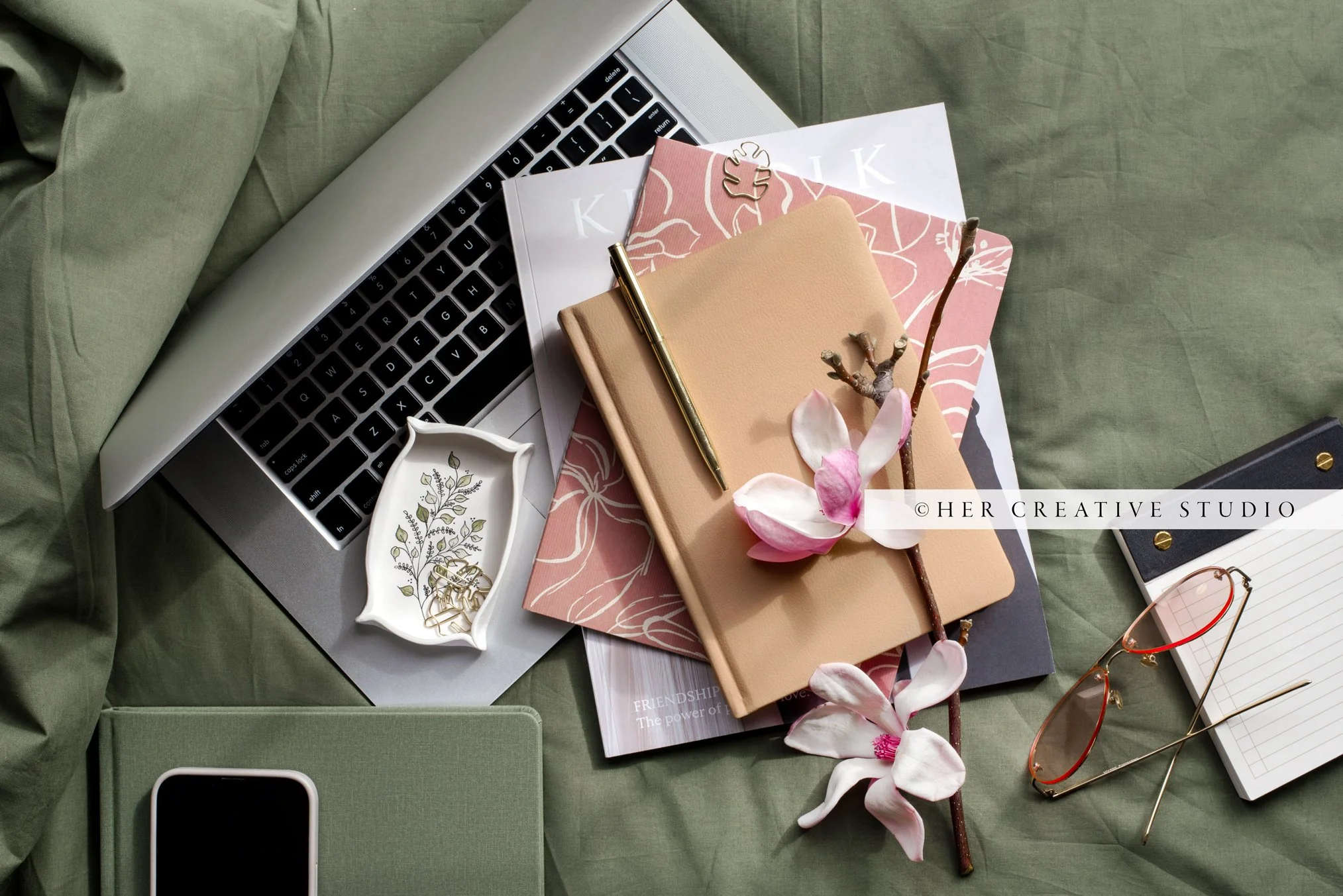 Khaki-green-work-bed-35-IE.jpg