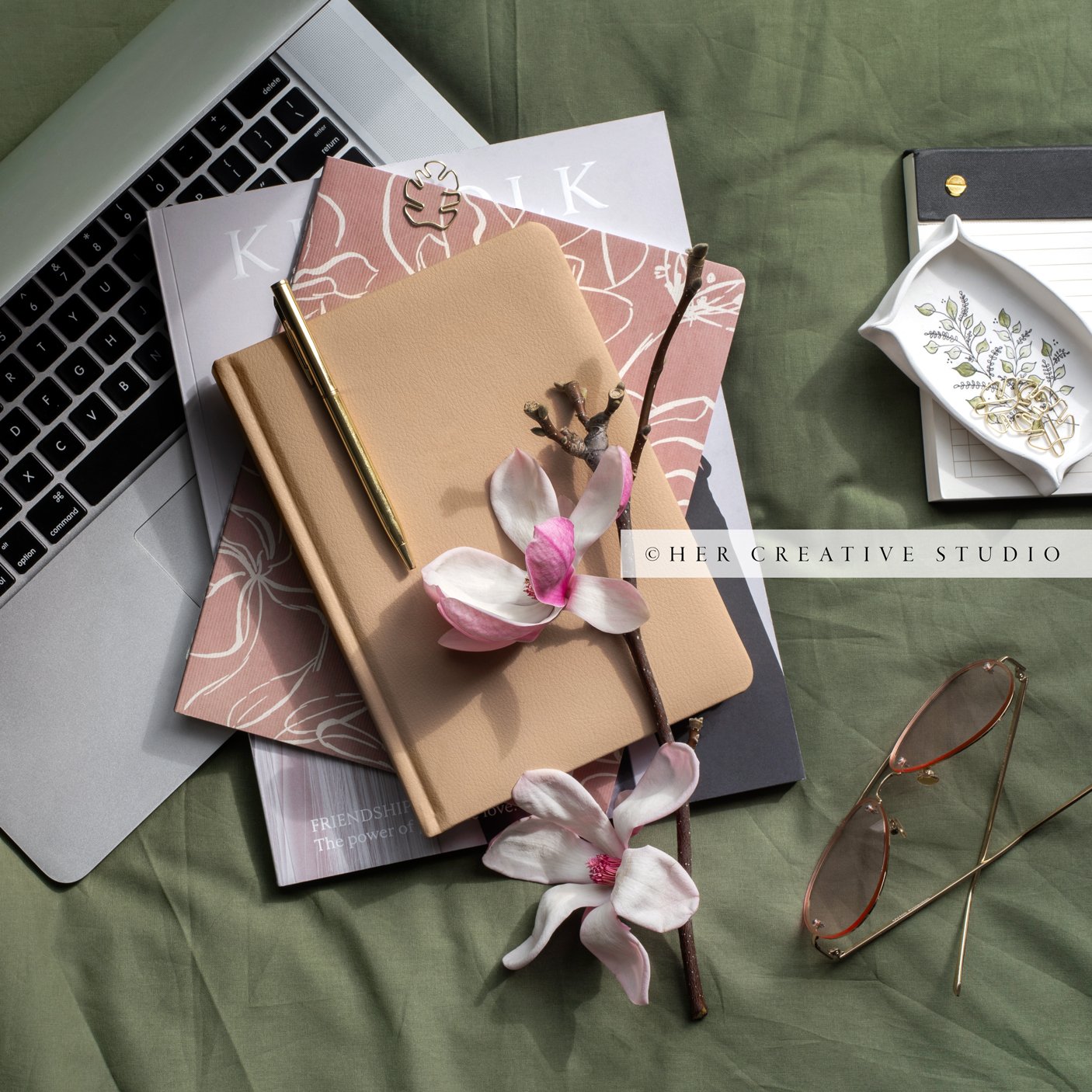 Khaki-green-work-bed-36-IE.jpg