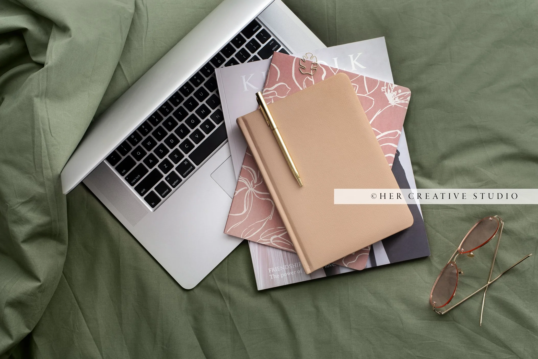 Khaki-green-work-bed-39-IE.jpg