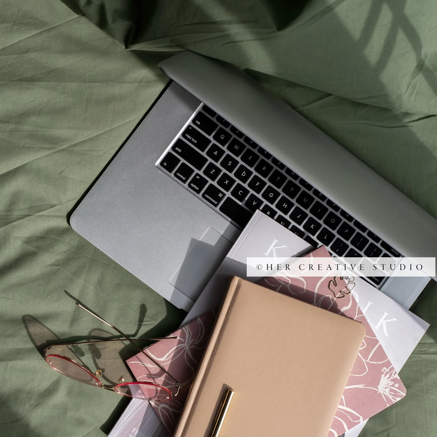 Khaki-green-work-bed-45-IE.jpg
