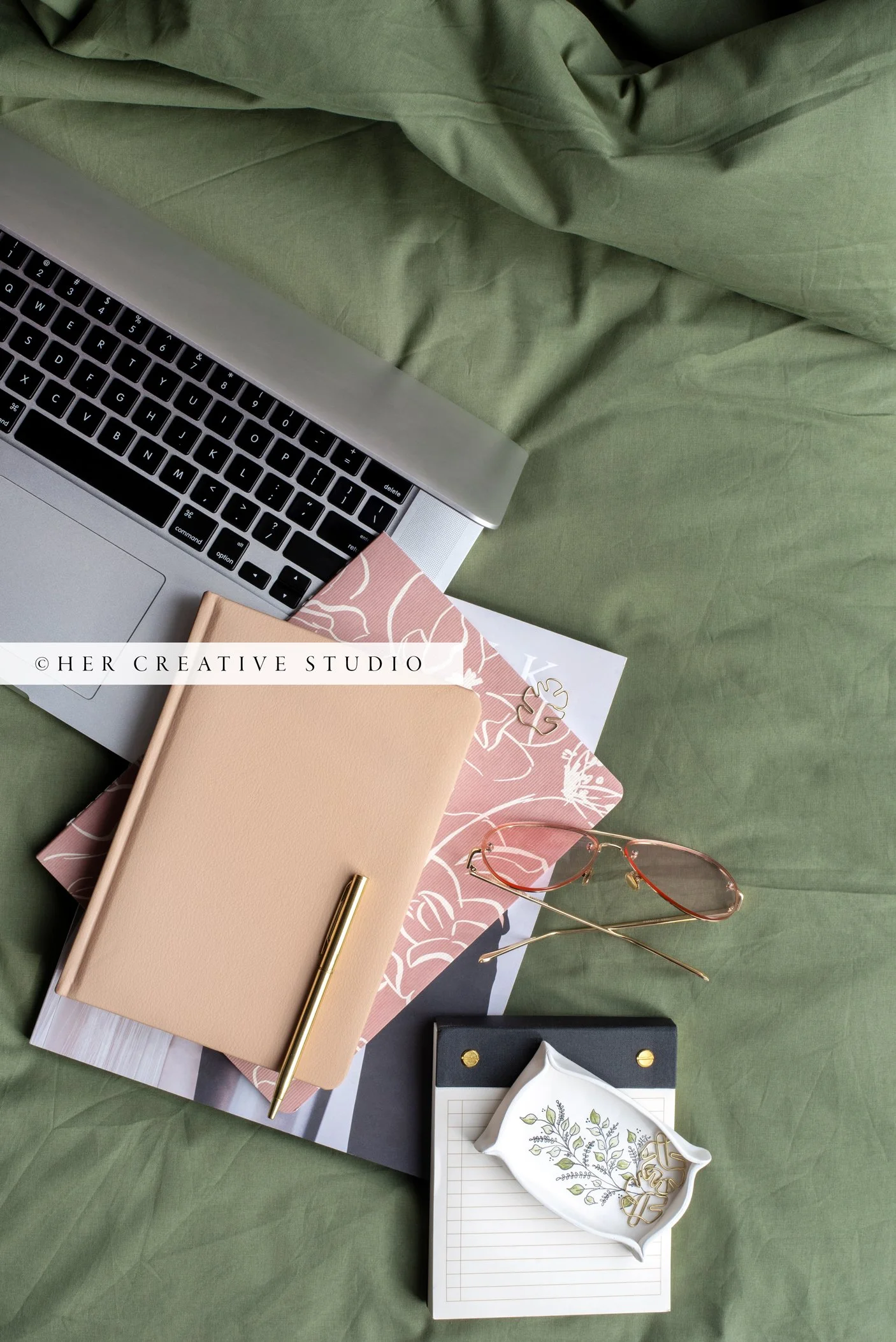 Khaki-green-work-bed-77-IE.jpg