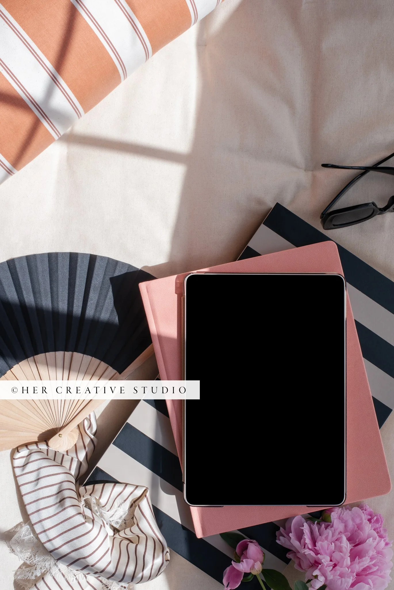 Ipad-Poolside-Notebook-2-IE.jpg
