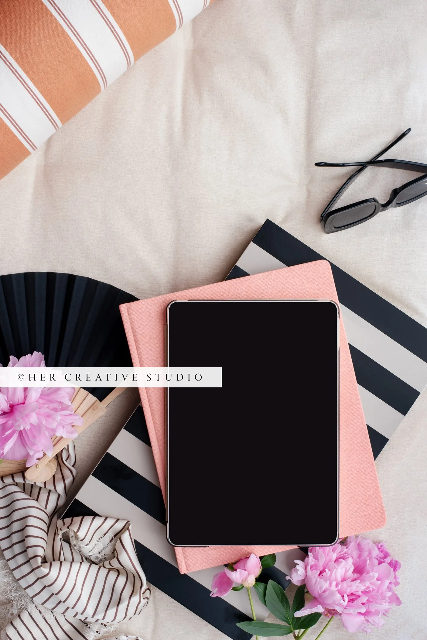 Ipad-Poolside-Notebook-3-IE.jpg