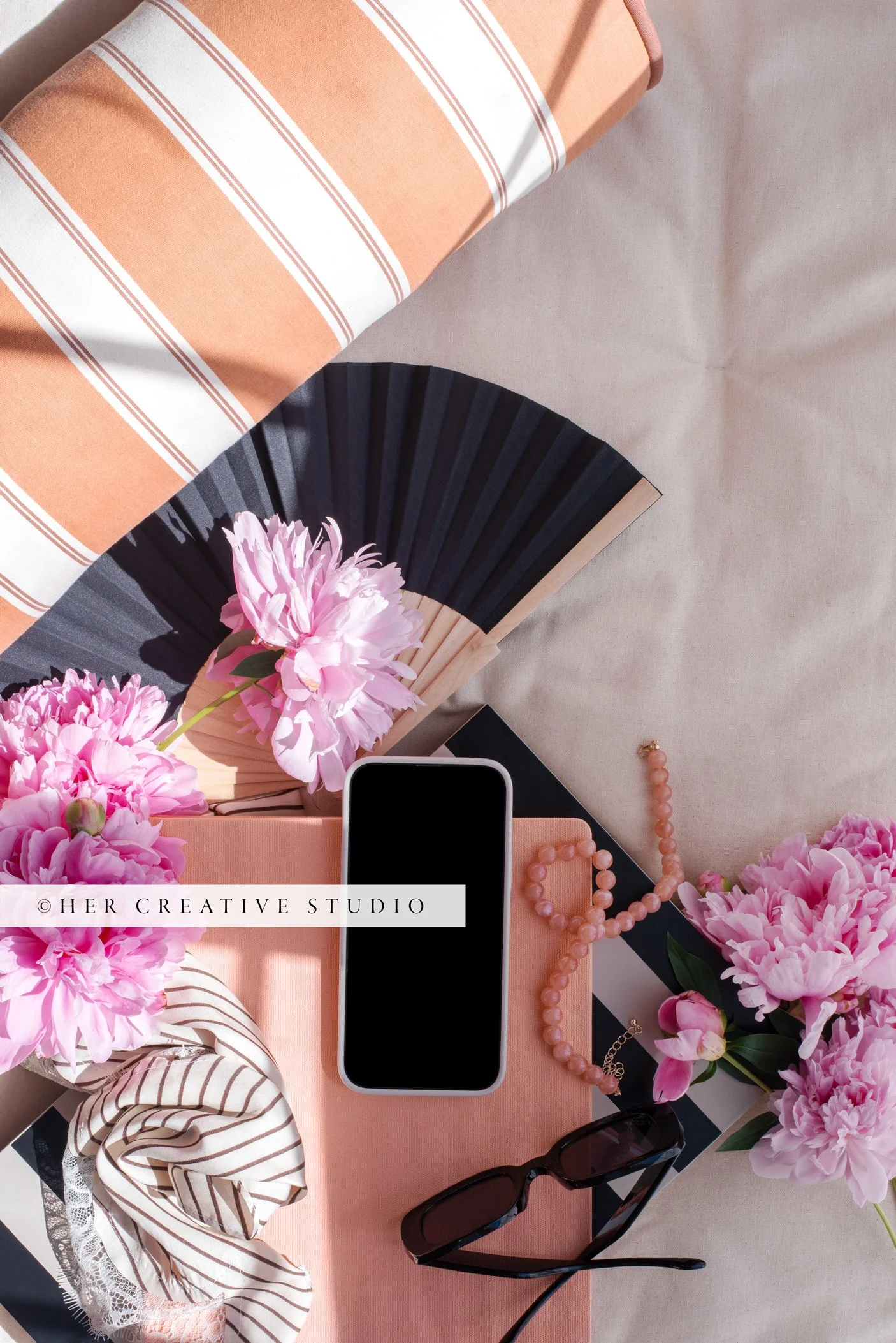 Iphone-Poolside-Notebook-2-IE.jpg