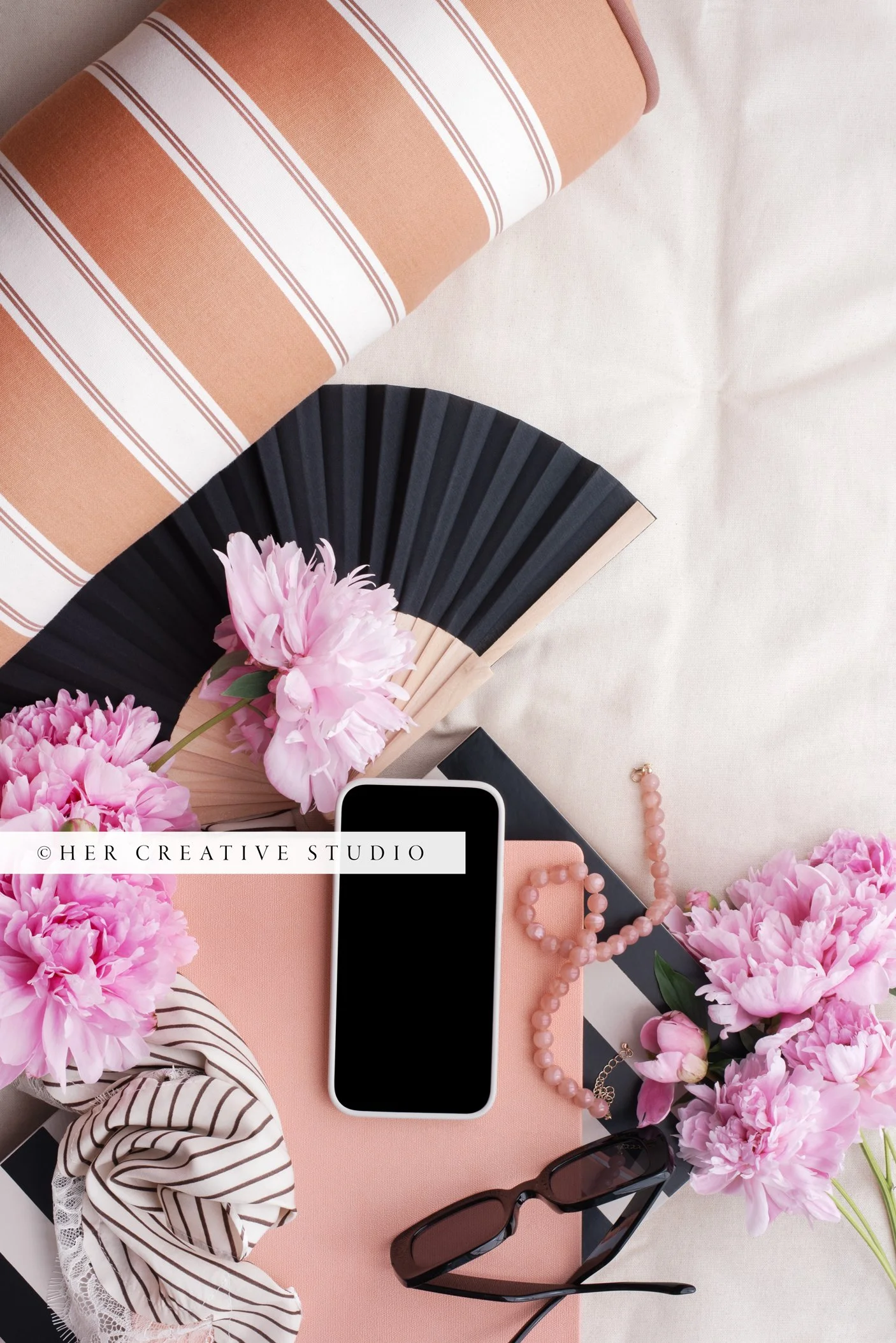 Iphone-Poolside-Notebook-4-IE.jpg