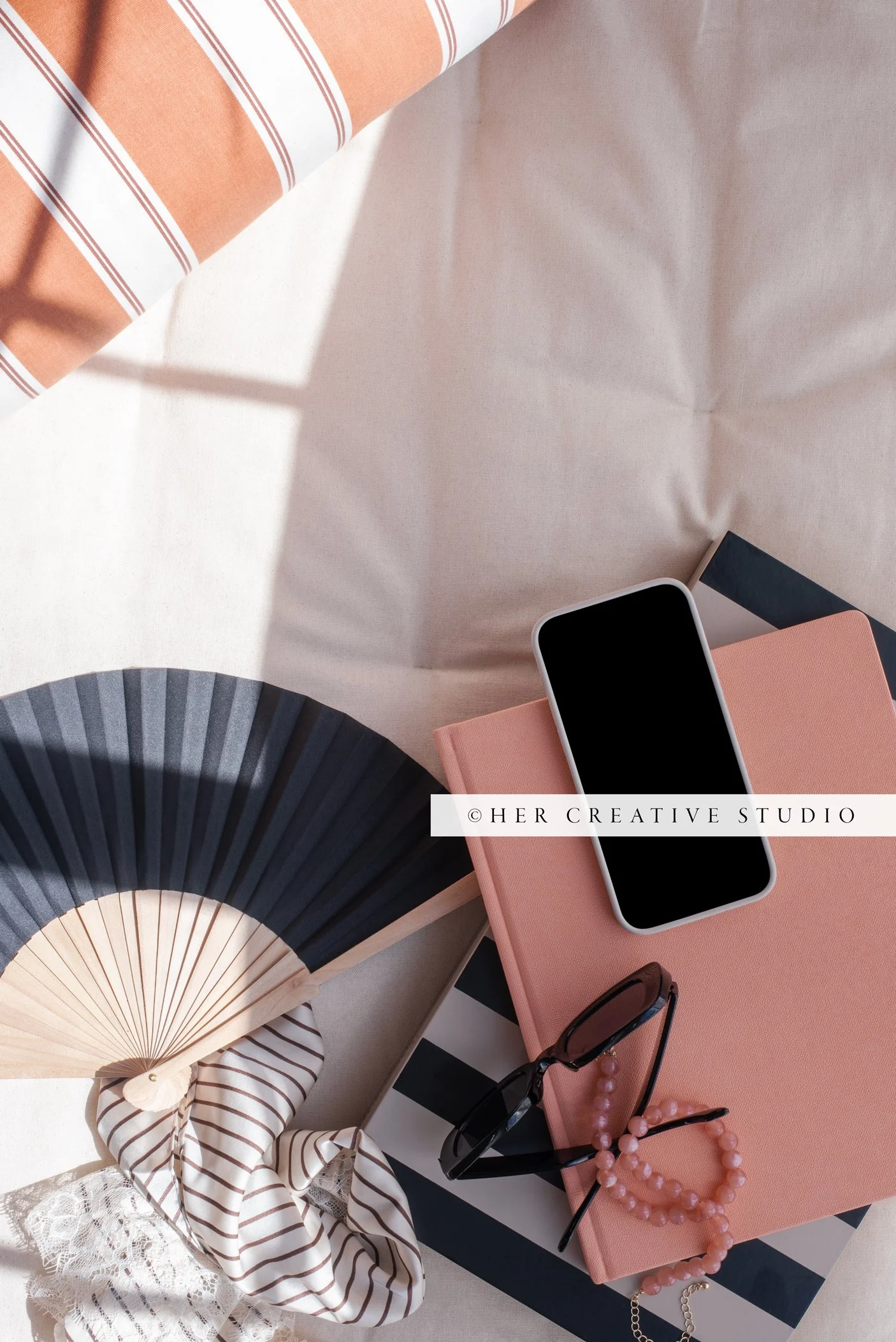 Iphone-Poolside-Notebook-5-IE.jpg
