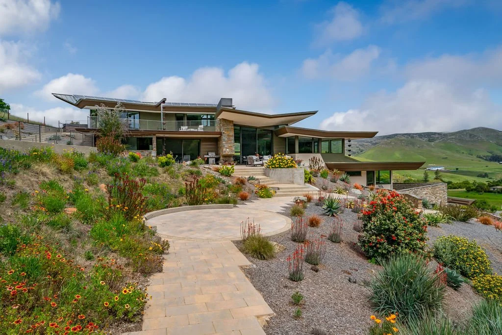 El Halcon_san_luis_obispo_modern_custom_luxury_cantilever_hillside_outdoor living_residence