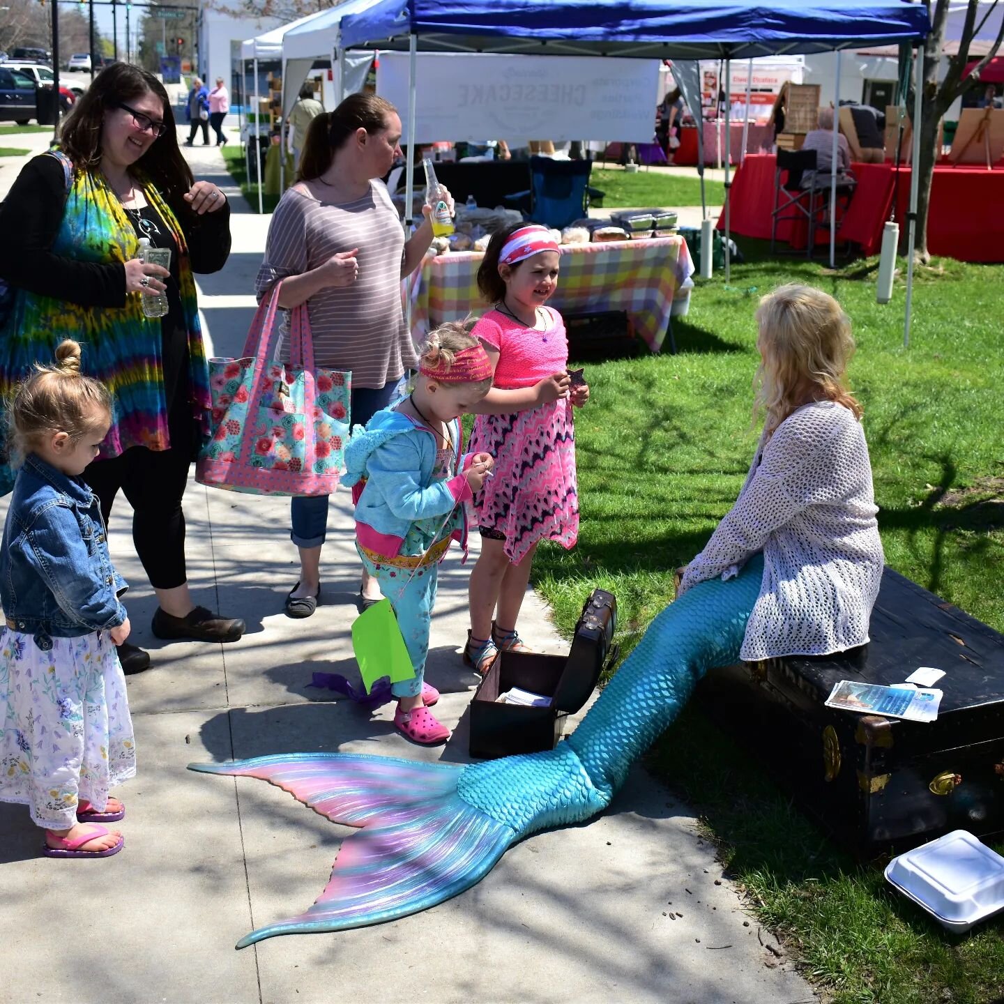 Sunshine on my 🌞 
#mittenmermaid 
Book Mitten Mermaid for your special event today! 🧜&zwj;♀️ 
-Birthdays
-Pool parties 
-Events
And more!