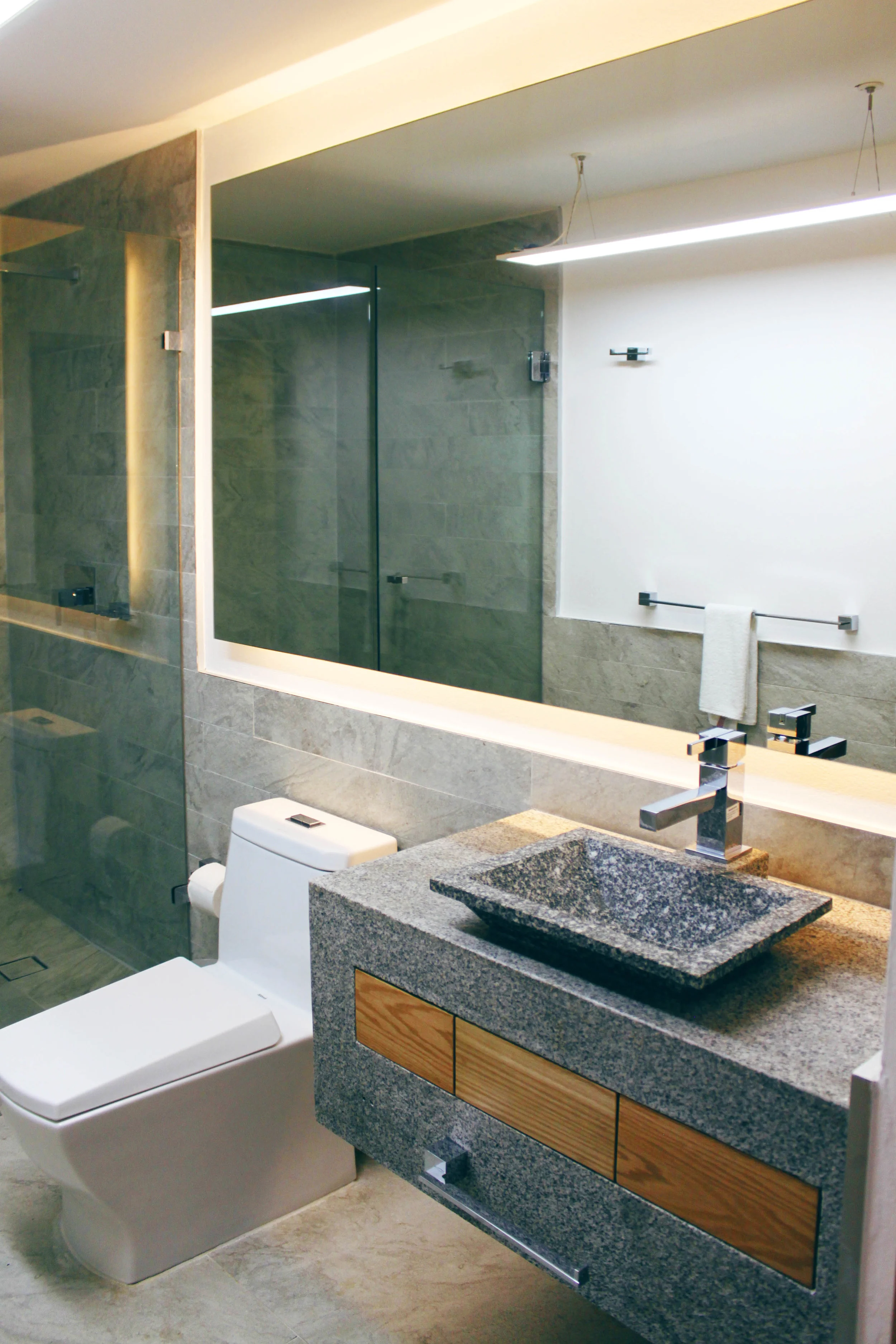 BAÑO SALA 1 low.jpg
