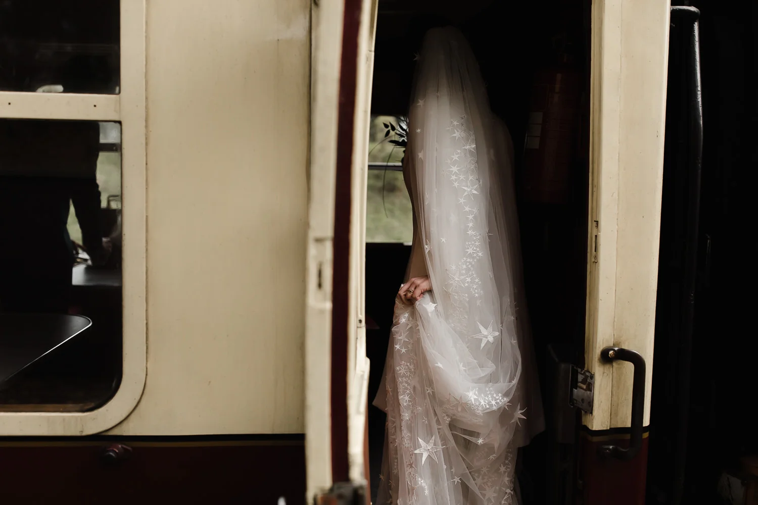 Steam_train_wedding_Great_Central_Railway_Jo_Al_062.jpg