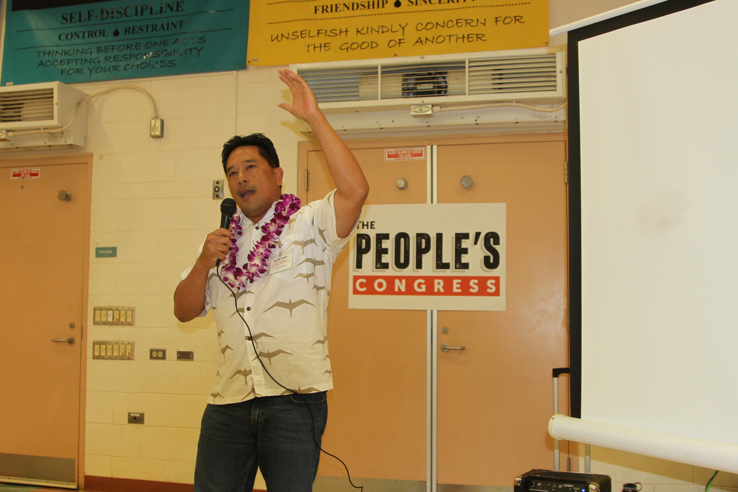 MASON CHOCK MAKING OPENING REMARKS ON KAUA`I ISLAND FORUM.