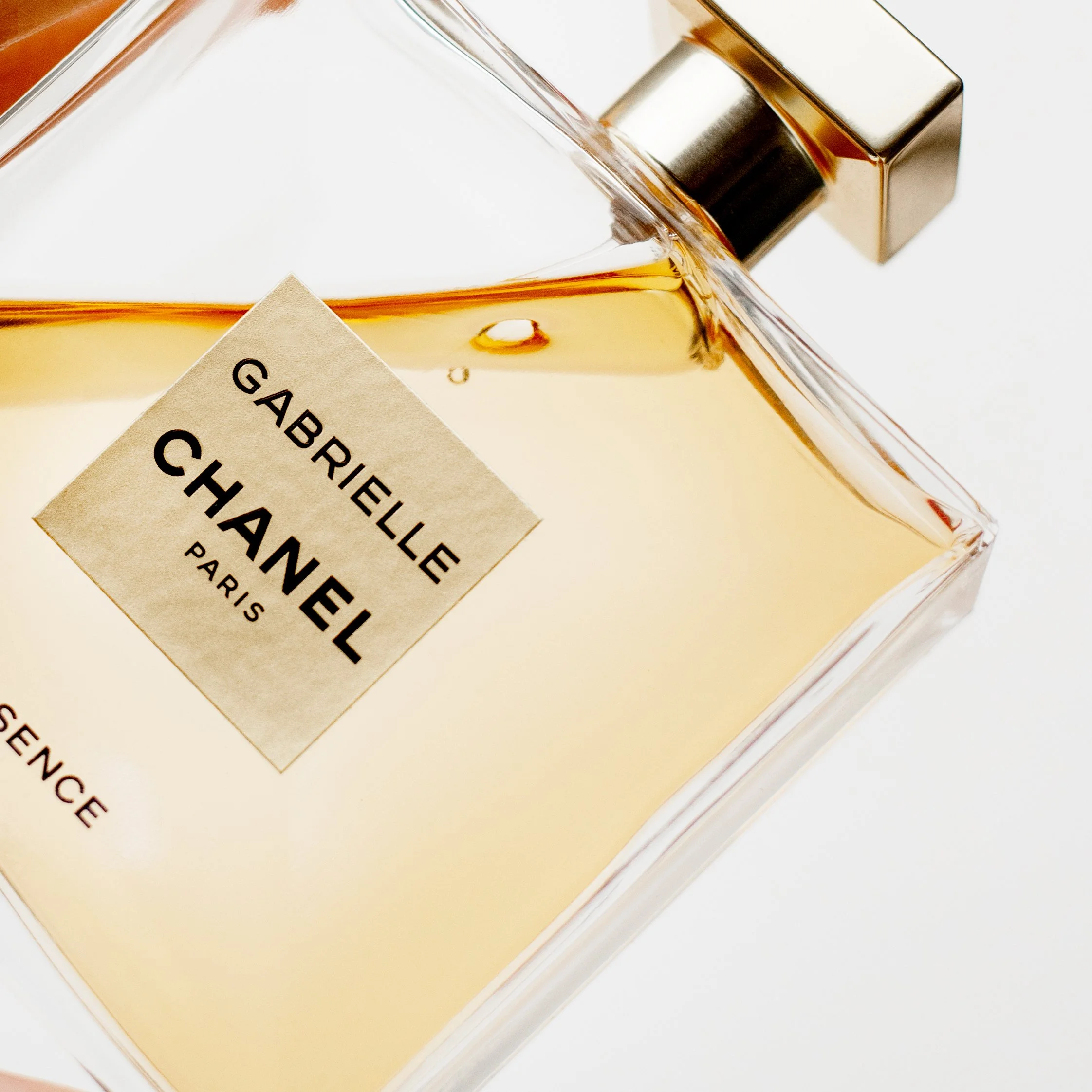 GabrielleChanelEssence_Fragrance_studio-close-up-1-brittanybyrne.jpg