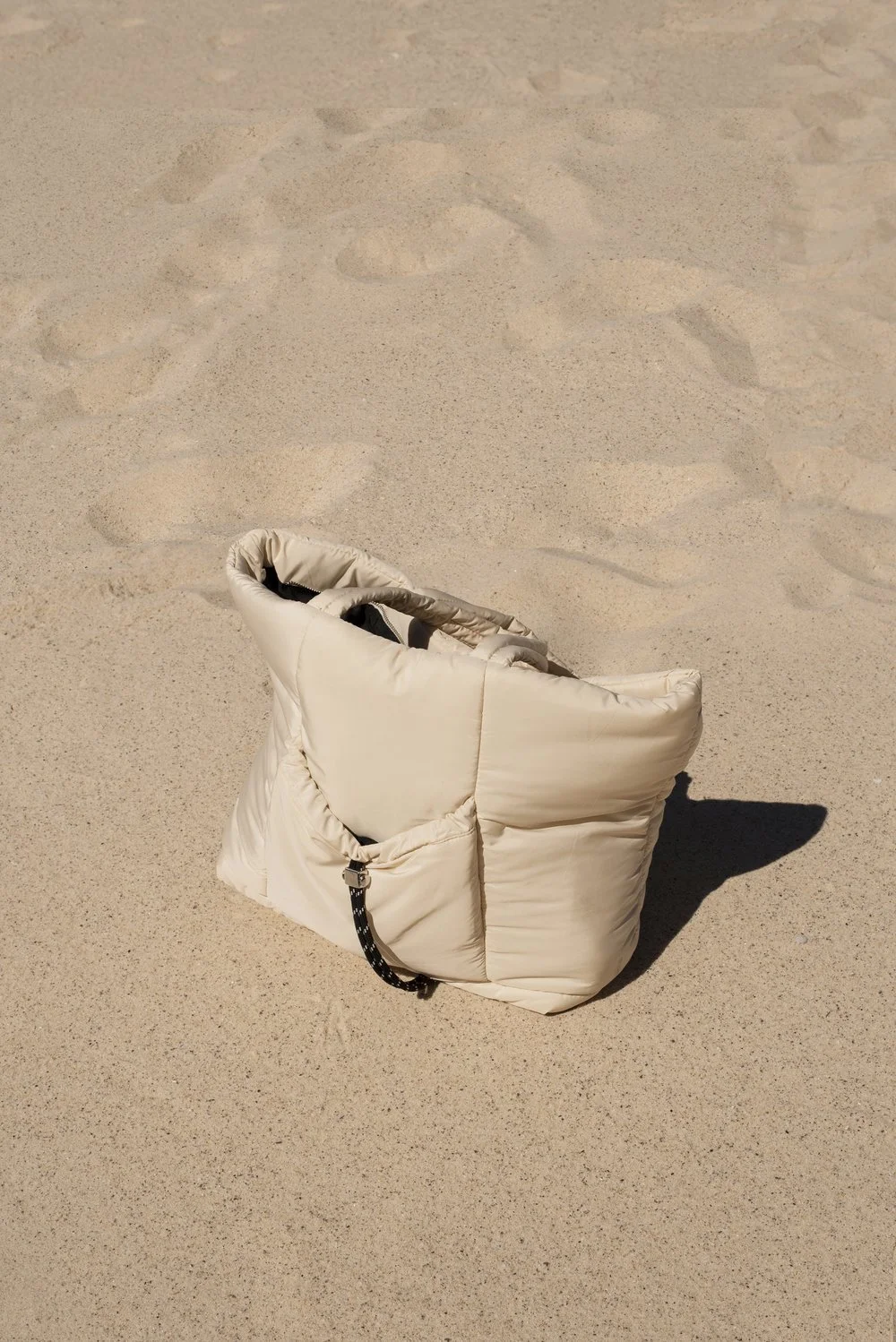 tan+puffer+bag+topshop+women's+fashion+sydney+beach+style+brittany+byrne.jpg