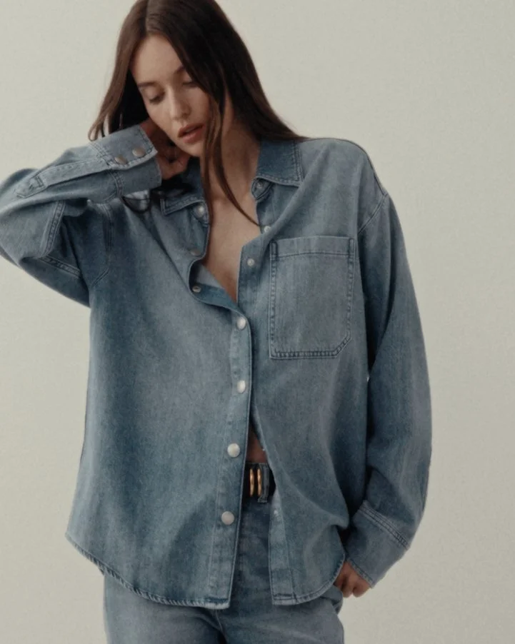 LOOK 22.00_00_04_22.Still005 1.jpg