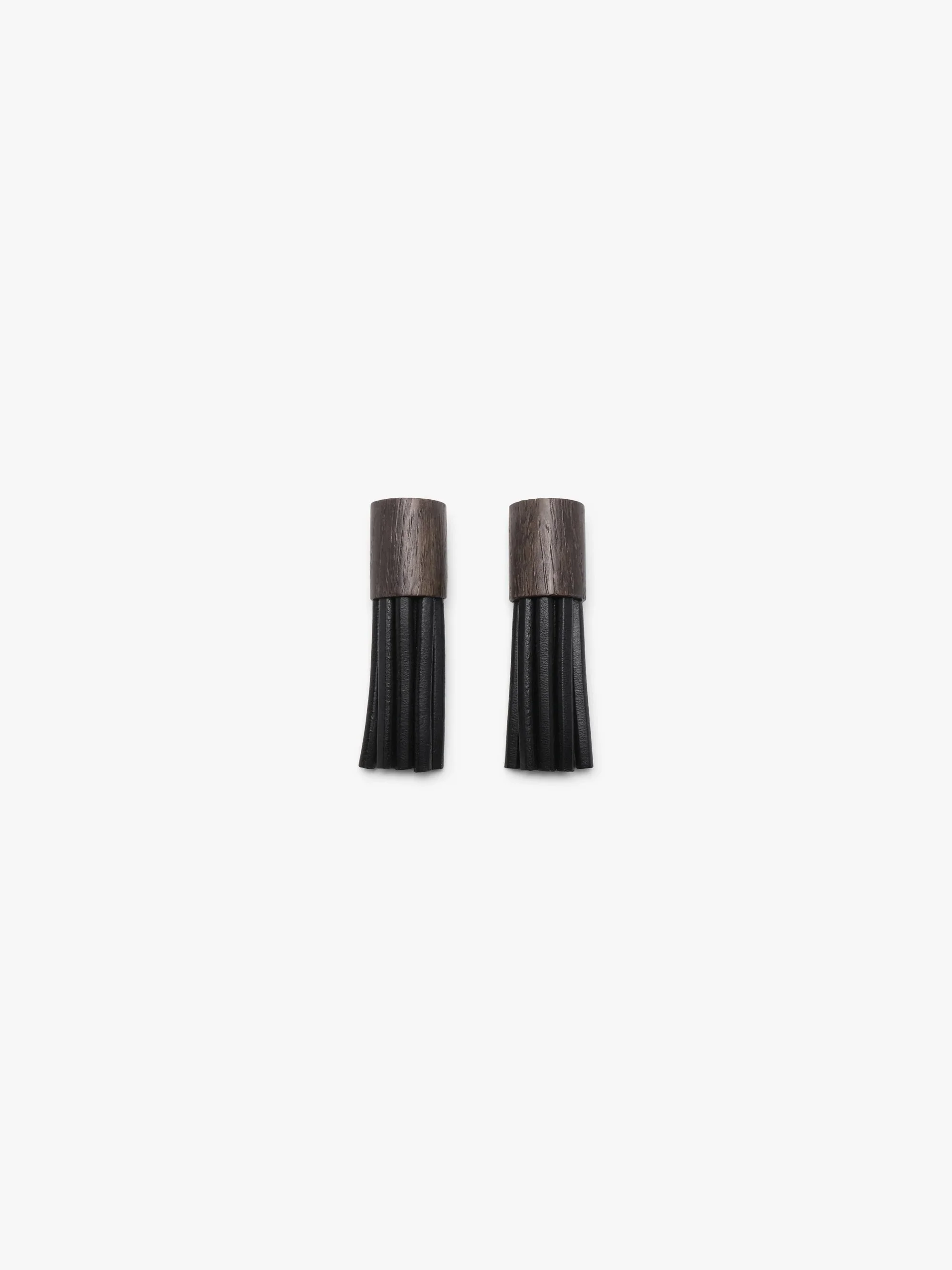 APIRA EARRINGS LEATHER BOG OAK.jpg