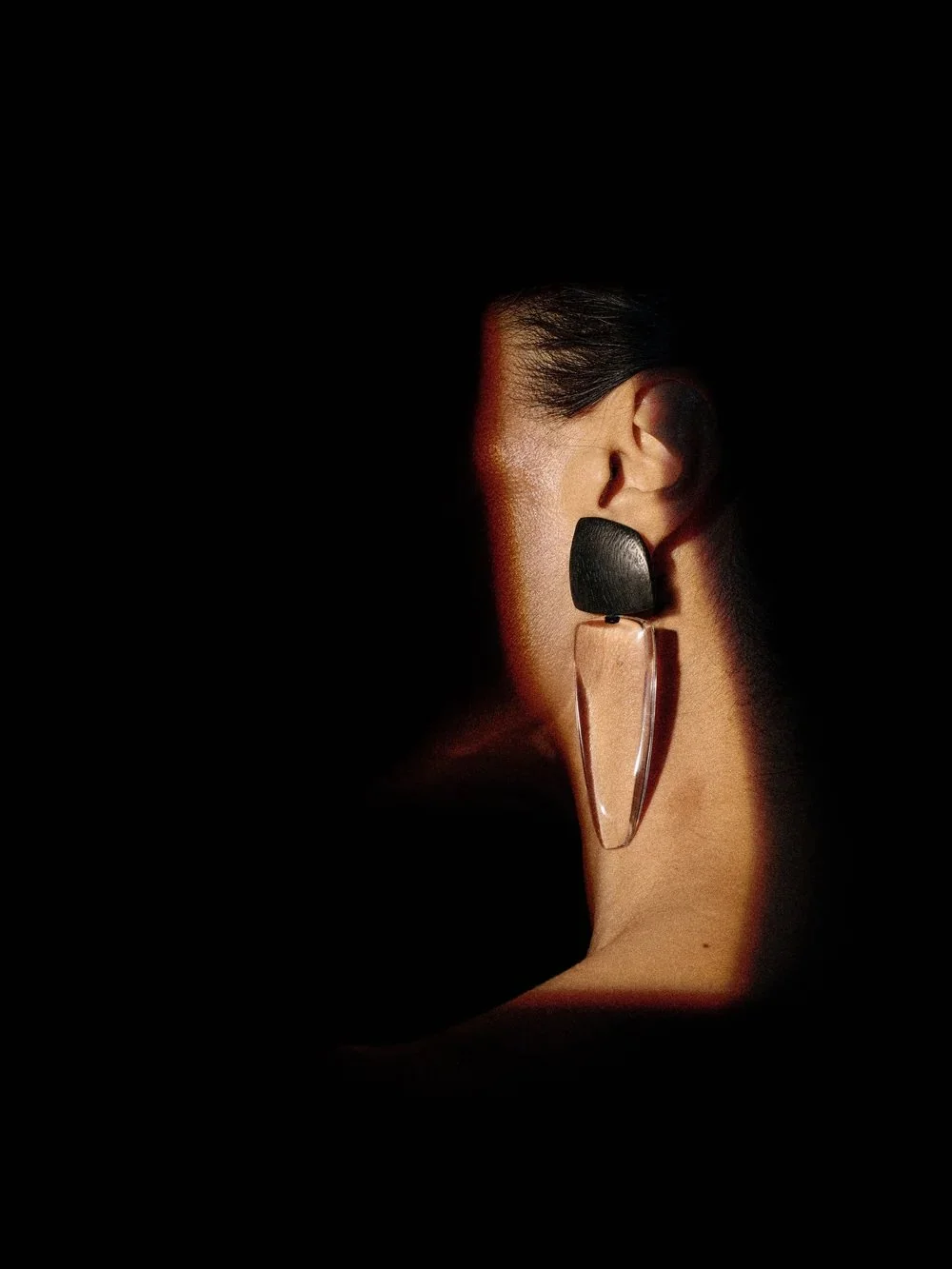 JOA EARRINGS BLACK ACACIA GREENCAST MODEL.jpg