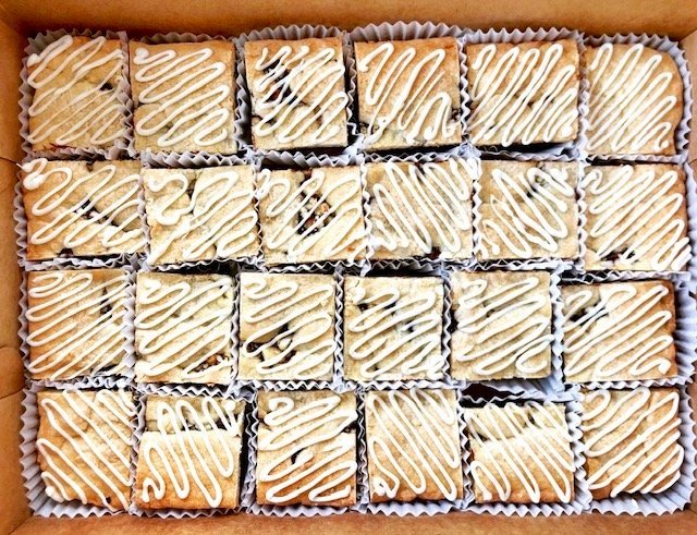 BlondeChocTruffleMacadBrowniepic.jpg