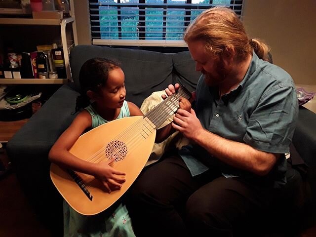 One of my favorite students!⠀⠀⠀⠀⠀⠀⠀⠀⠀
.⠀⠀⠀⠀⠀⠀⠀⠀⠀
Remembering that time when my little niece was visiting and demanded that I teach her. Sure, the lute's a little big for her, but I think she might be the next big thing. What do you think, @whoyagonna