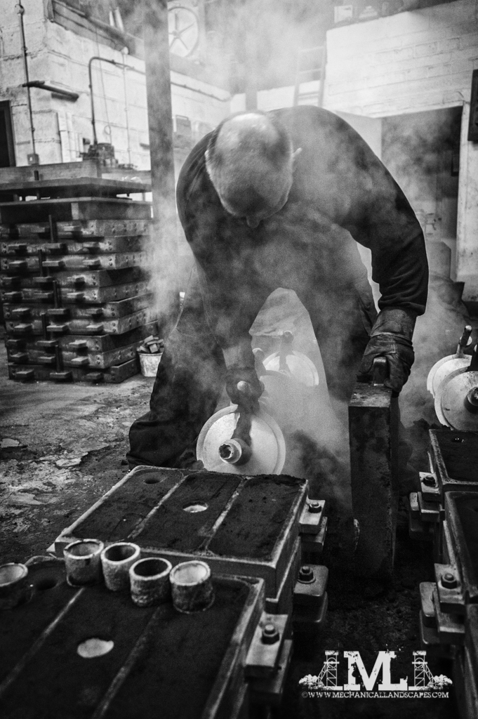 Once cooled enough to have solidified, the castings are removed from the moulding boxes.