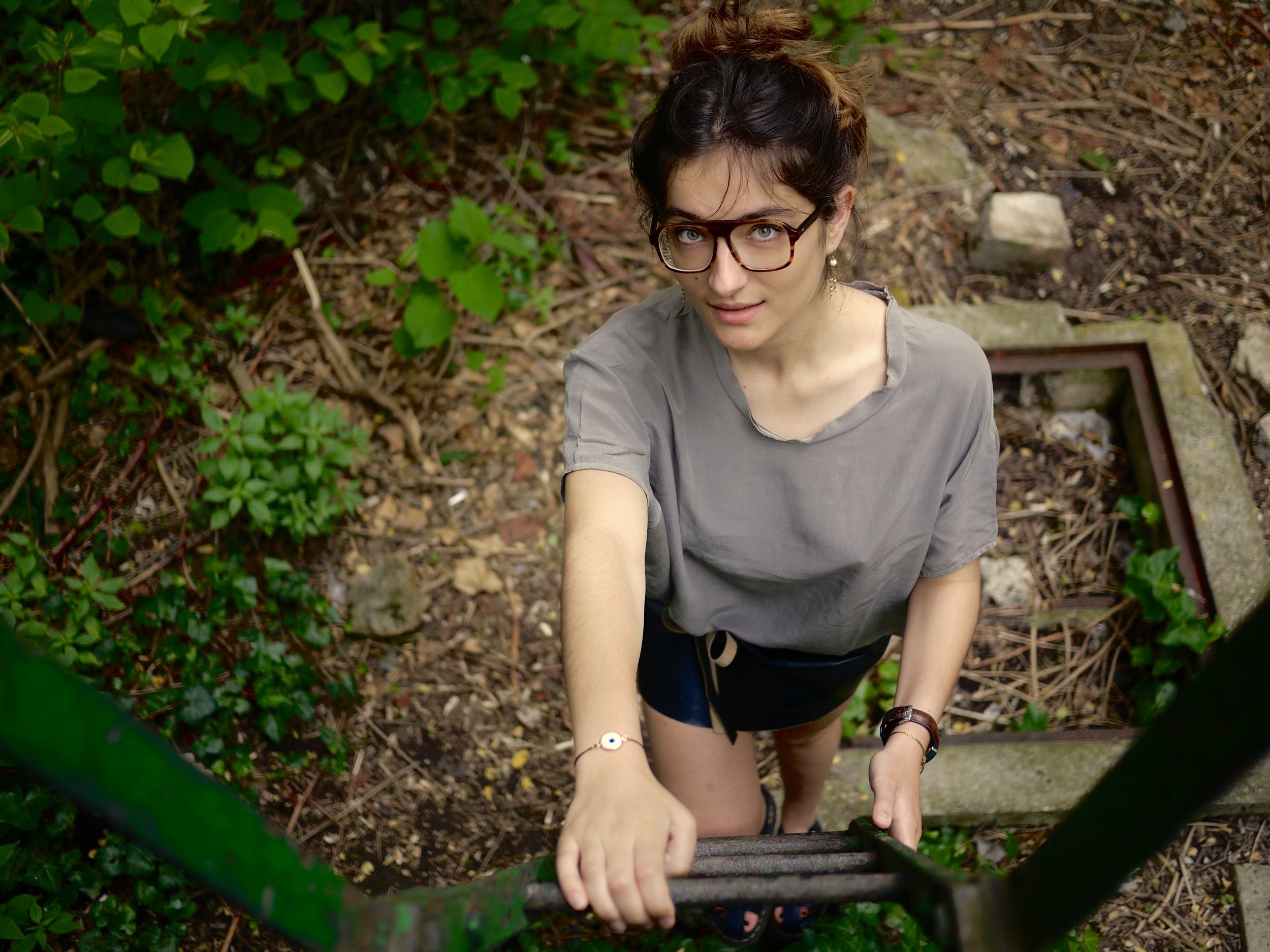 ©AtypiqueAtipico, Lili Jullian, Ambre Bernard, shooting pour la collaboration avec Gisèle, petite ceinture de Ménilmontant 