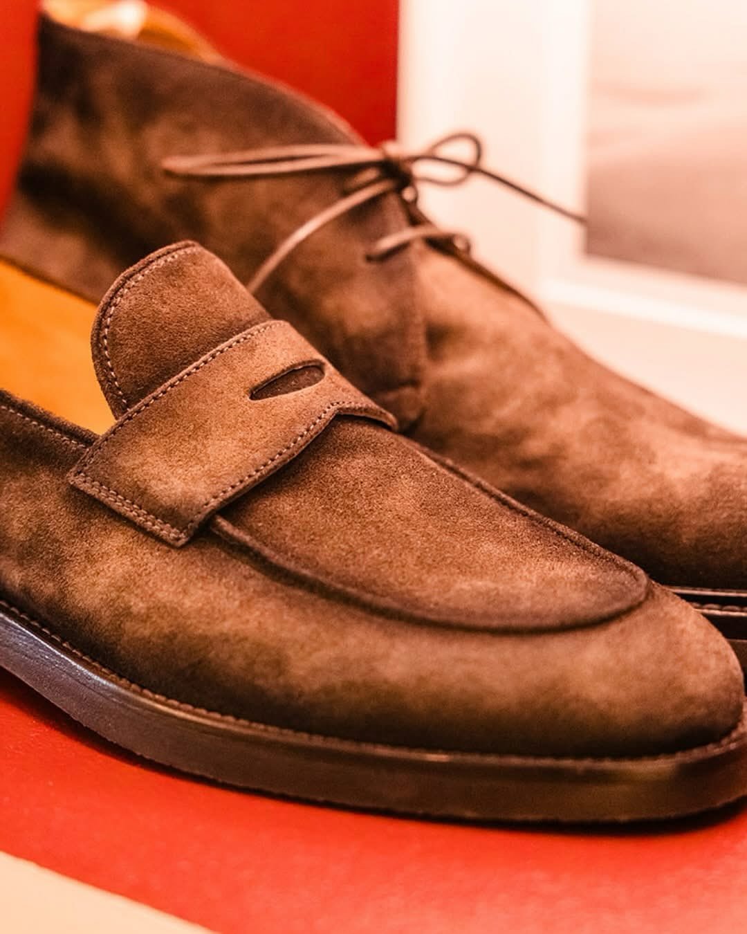 ✨😃 𝐌𝐚𝐚𝐤 𝐣𝐞 𝐨𝐮𝐭𝐟𝐢𝐭 𝐜𝐨𝐦𝐩𝐥𝐞𝐞𝐭 𝐦𝐞𝐭 𝐌𝐚𝐧𝐰𝐨𝐨𝐝!

Bij @manwoodamsterdam vind je een uitgebreide collectie voor dames en heren. Of je nu op zoek bent naar luxe schoenen, een unieke tas of een riem: hier slaag je gegarandeerd!😍

