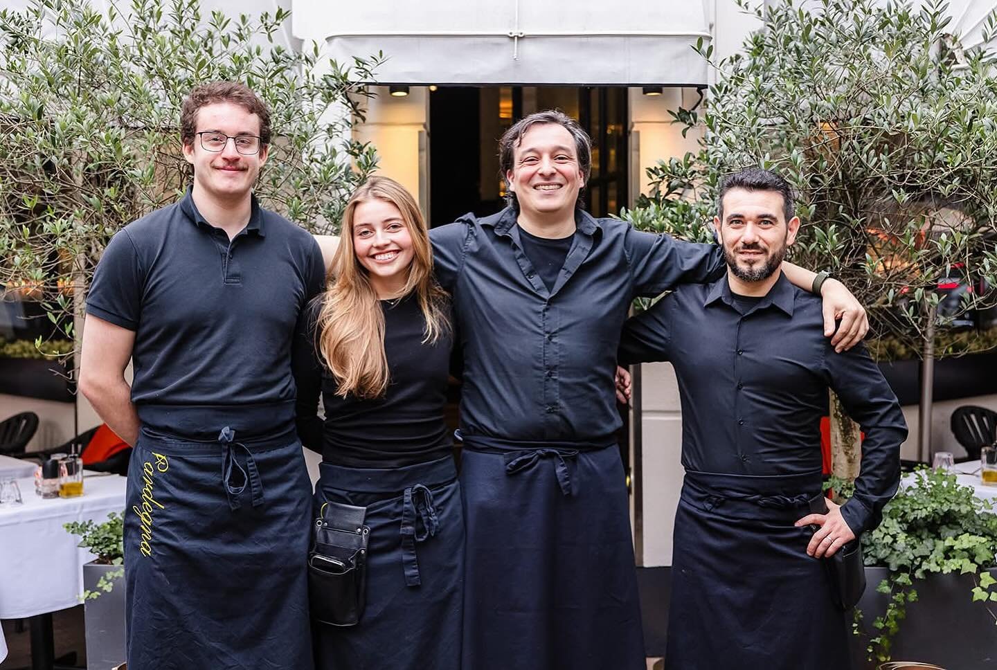 🇮🇹🍽️ 𝐇𝐞𝐞𝐫𝐥𝐢𝐣𝐤 𝐥𝐮𝐧𝐜𝐡𝐞𝐧 𝐨𝐟 𝐝𝐢𝐧𝐞𝐫𝐞𝐧 𝐢𝐧 𝐞𝐞𝐧 𝐠𝐞𝐳𝐞𝐥𝐥𝐢𝐠𝐞 𝐈𝐭𝐚𝐥𝐢𝐚𝐚𝐧𝐬𝐞 𝐚𝐦𝐛𝐢𝐚𝐧𝐜𝐞?

Dan is @restaurantsardegna the place to be!😉 De producten en ingredi&euml;nten die worden gebruikt, komen rechtstreeks