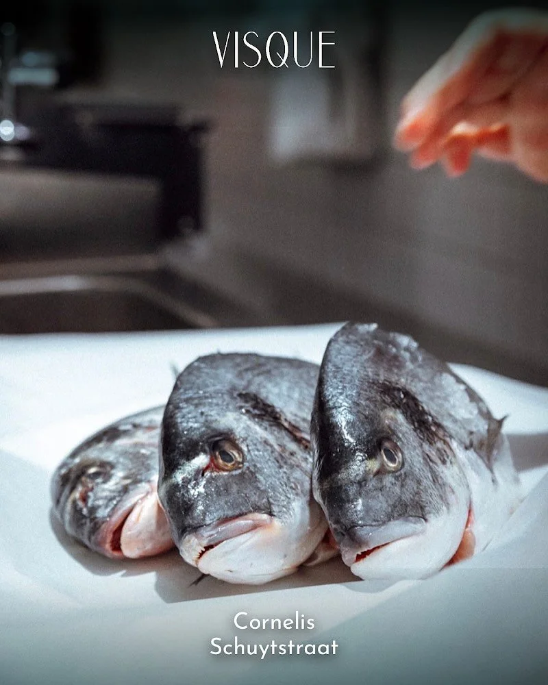 🐟 𝐕𝐢𝐬𝐪𝐮𝐞, 𝐰𝐚𝐚𝐫 𝐡𝐞𝐭 𝐝𝐫𝐚𝐚𝐢𝐭 𝐨𝐦 𝐯𝐞𝐫𝐬𝐞 𝐯𝐢𝐬 𝐯𝐚𝐧 𝐭𝐨𝐩𝐤𝐰𝐚𝐥𝐢𝐭𝐞𝐢𝐭!

Of je nu wilt genieten van een verse haring tussendoor of inspiratie nodig hebt voor een uitgebreid diner: bij @visqueamsterdam zit je goed!🌟 De t
