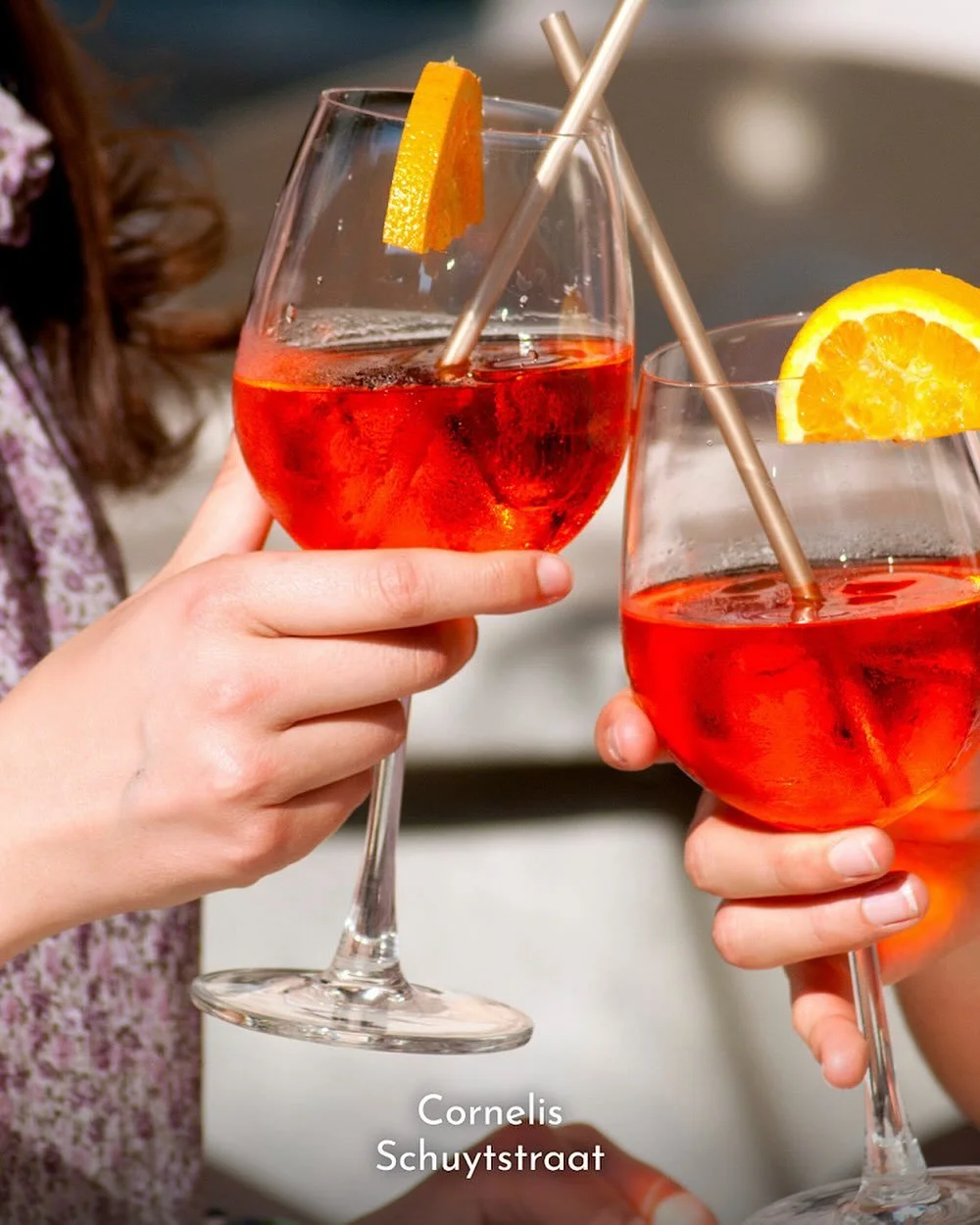 ☀️🥂 𝐏𝐫𝐨𝐨𝐬𝐭 𝐨𝐩 𝐝𝐞 𝐞𝐞𝐫𝐬𝐭𝐞 𝐯𝐨𝐨𝐫𝐣𝐚𝐚𝐫𝐬𝐝𝐚𝐠!

Ook zo genoten van de eerste zonnestralen?😃 Dit smaakt letterlijk en figuurlijk naar meer!❤️ De terrassen in de Cornelis Schuytstraat stroomden binnen no-time vol en wat voelde dat 