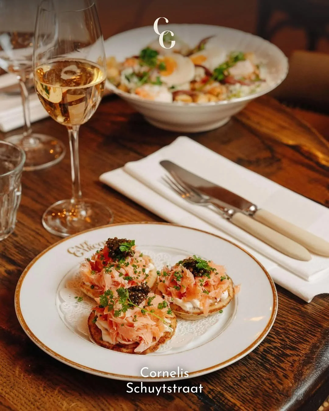 🇫🇷 𝐅𝐫𝐚𝐧𝐬𝐞 𝐟𝐢𝐧𝐞𝐬𝐬𝐞 𝐢𝐧 𝐀𝐦𝐬𝐭𝐞𝐫𝐝𝐚𝐦 𝐎𝐮𝐝-𝐙𝐮𝐢𝐝!

Dat is precies wat je kunt verwachten bij @cafegarcon.ams!✨In deze Franse bistro draait alles om klassieke Franse smaken, bijzondere wijnen, Bourgondische gezelligheid en serv