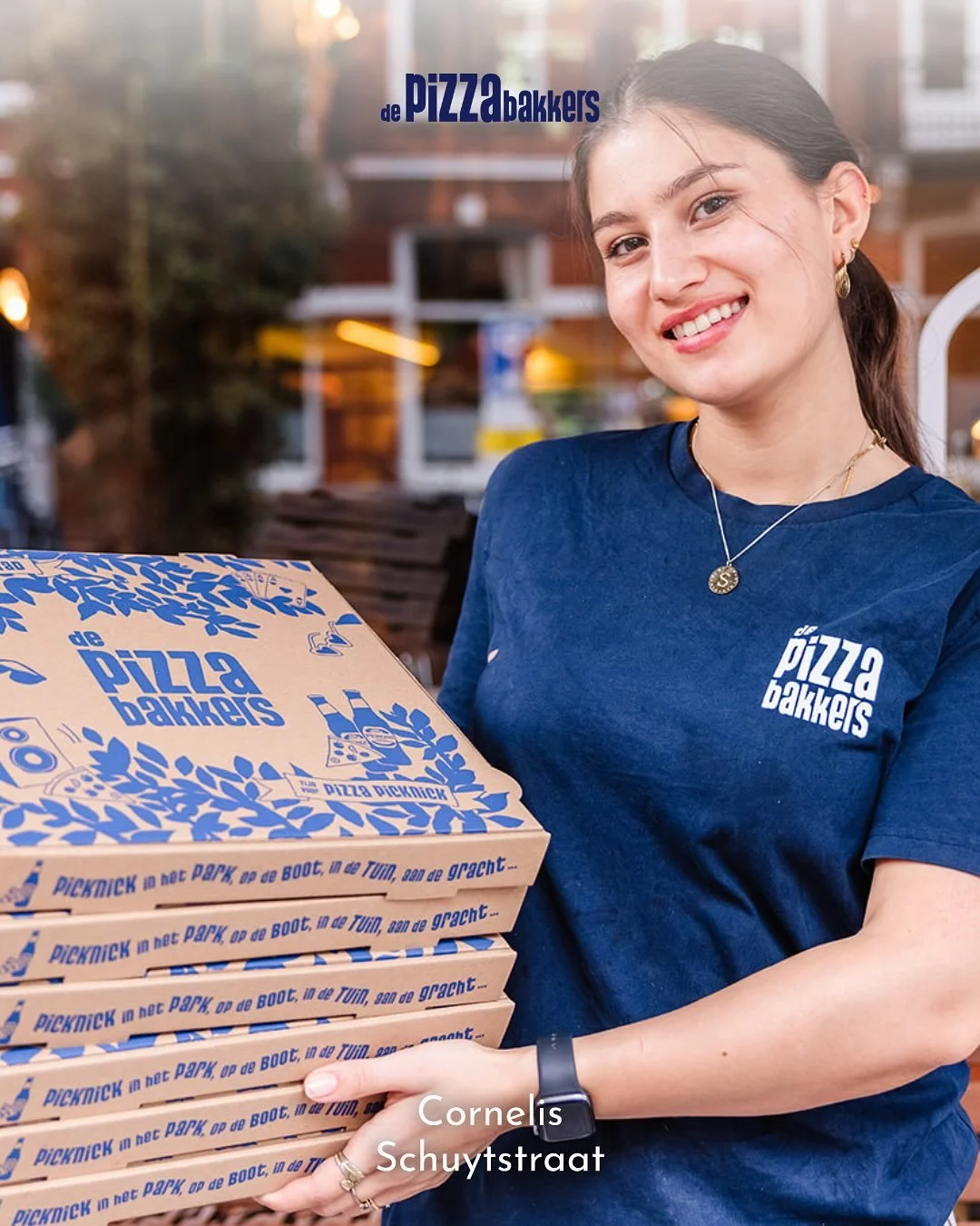 😉🍕 𝐎𝐨𝐤 &lsquo;𝐥𝐞𝐤𝐤𝐞𝐫𝐞 𝐭𝐫𝐞𝐤&rsquo; 𝐧𝐚 𝐊𝐨𝐧𝐢𝐧𝐠𝐬𝐝𝐚𝐠?

Dan heb je vandaag vast geen zin om zelf de keuken in te duiken... 😄 Maak het jezelf makkelijk met een verse pizza van @depizzabakkersoudzuid!🍕

Kies je favoriet, kom &rs
