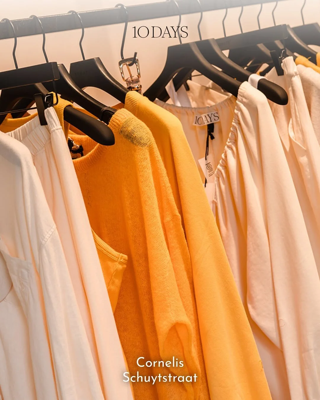 ☀️ 𝑻𝒉𝒆 𝒔𝒖𝒏&rsquo;𝒔 𝒐𝒖𝒕!

Tijd om je garderobe aan te vullen met de mooiste items van @10dayslifestyle... 😉👗 Luchtige stoffen, comfortabele fits en effortless summer styles: perfect voor de aanstaande zomerse dagen in Amsterdam!🫶 

📍 Cor