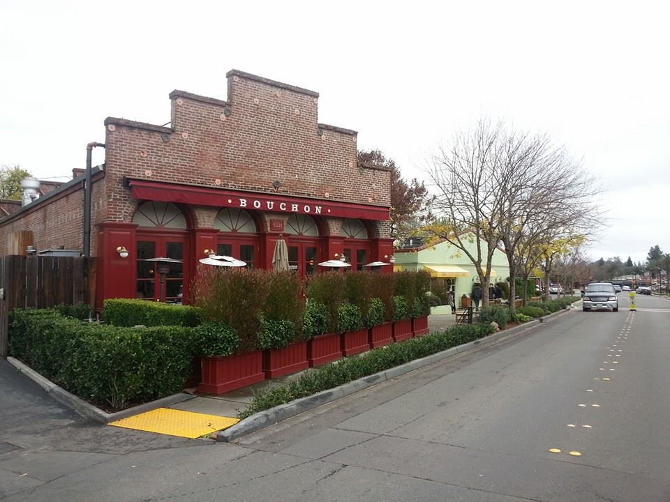  A view of the Rutherford Grill in Napa Valley where our art travel workshop participants enjoyed dinner one evening. Taylor Smith's art workshops are located in the heart of California wine country 