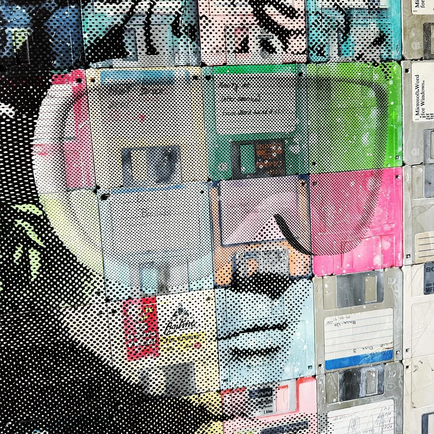 New recycled computer floppy disk &ldquo;Antiquity&rdquo; painting in progress &hellip;&hellip; still quite some work to do including 24kt gold leaf gilding of goggles and background painting. 
.
.
.

#floppydisk #floppydiskart #marblestatues #antiqu