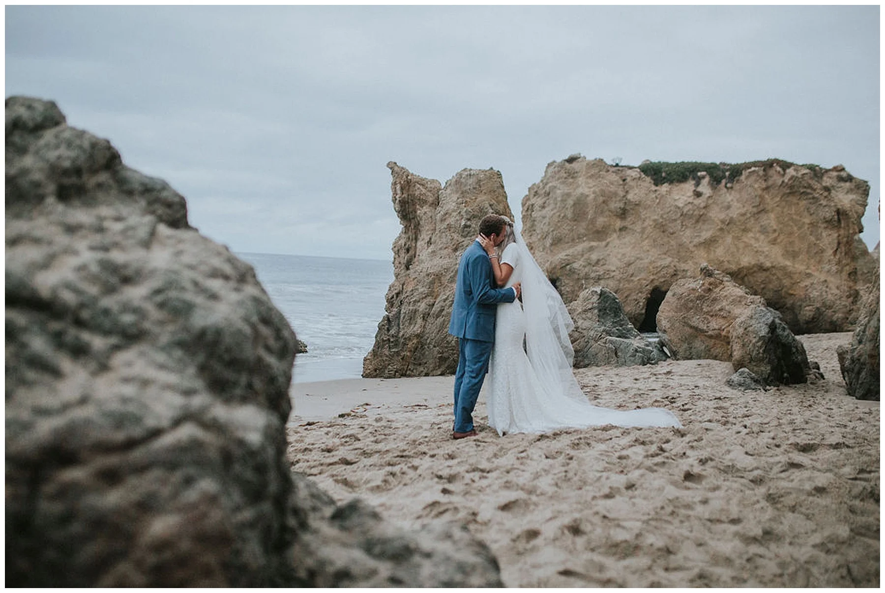 el-matador-state-beach-los-angeles-wedding-look-for-the-light