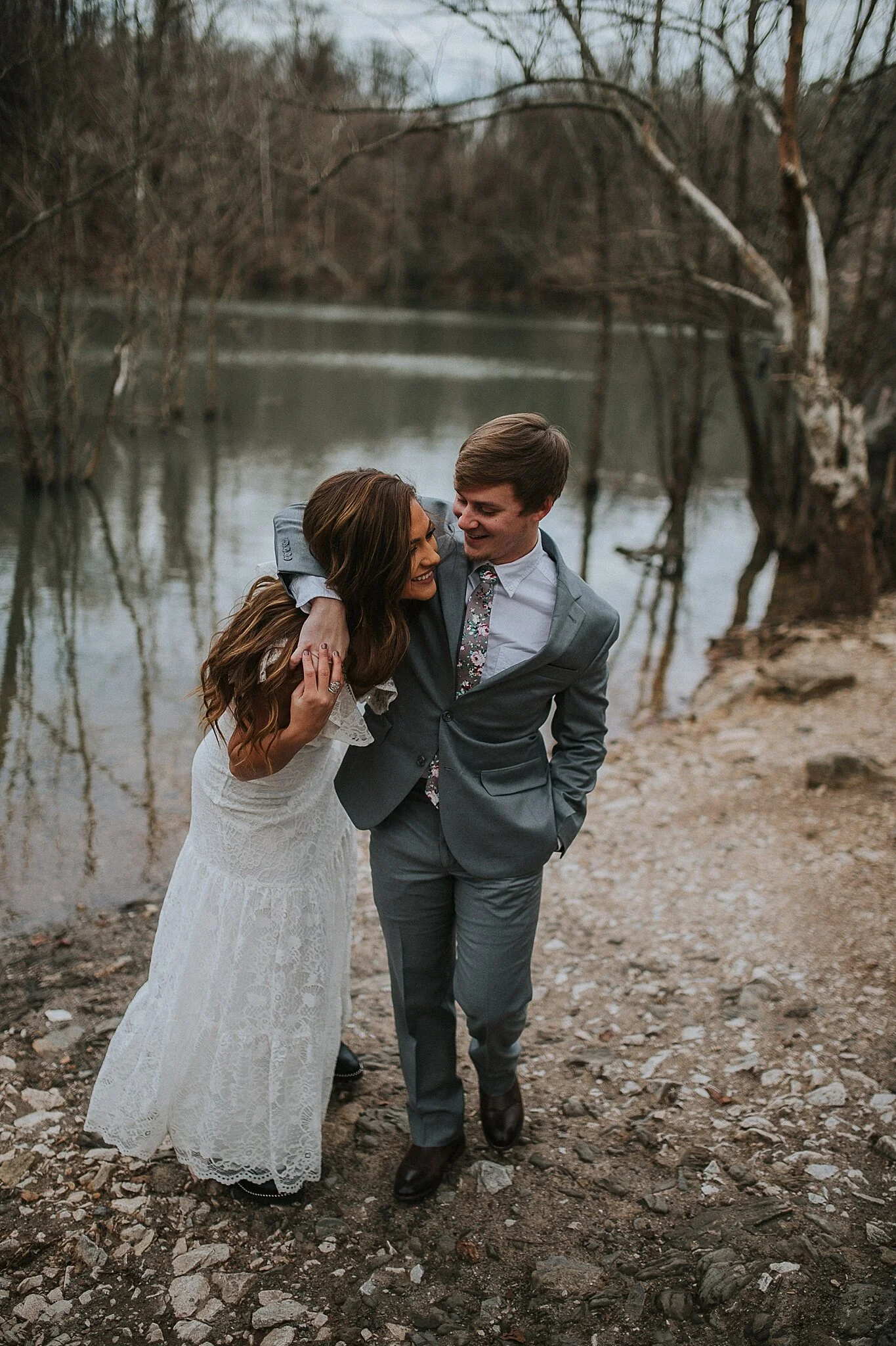 romantic-dreamy-knoxville-adventure-elopement-springtime-bridals-look-for-the-light-photo-video