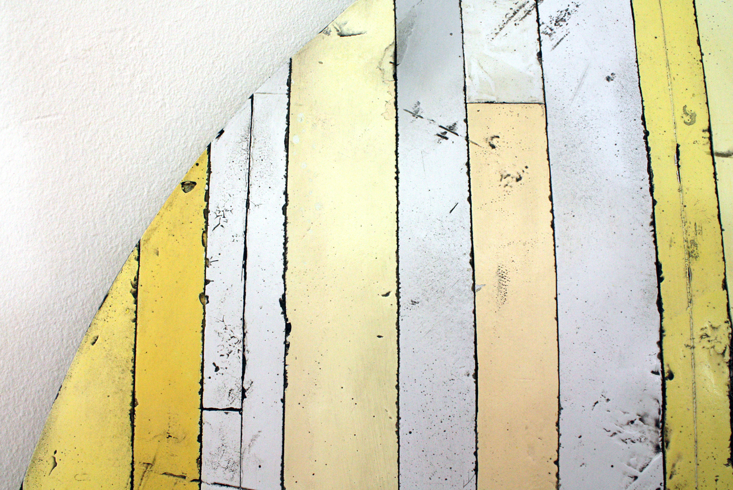 Disc-like Object (Yellow 48)