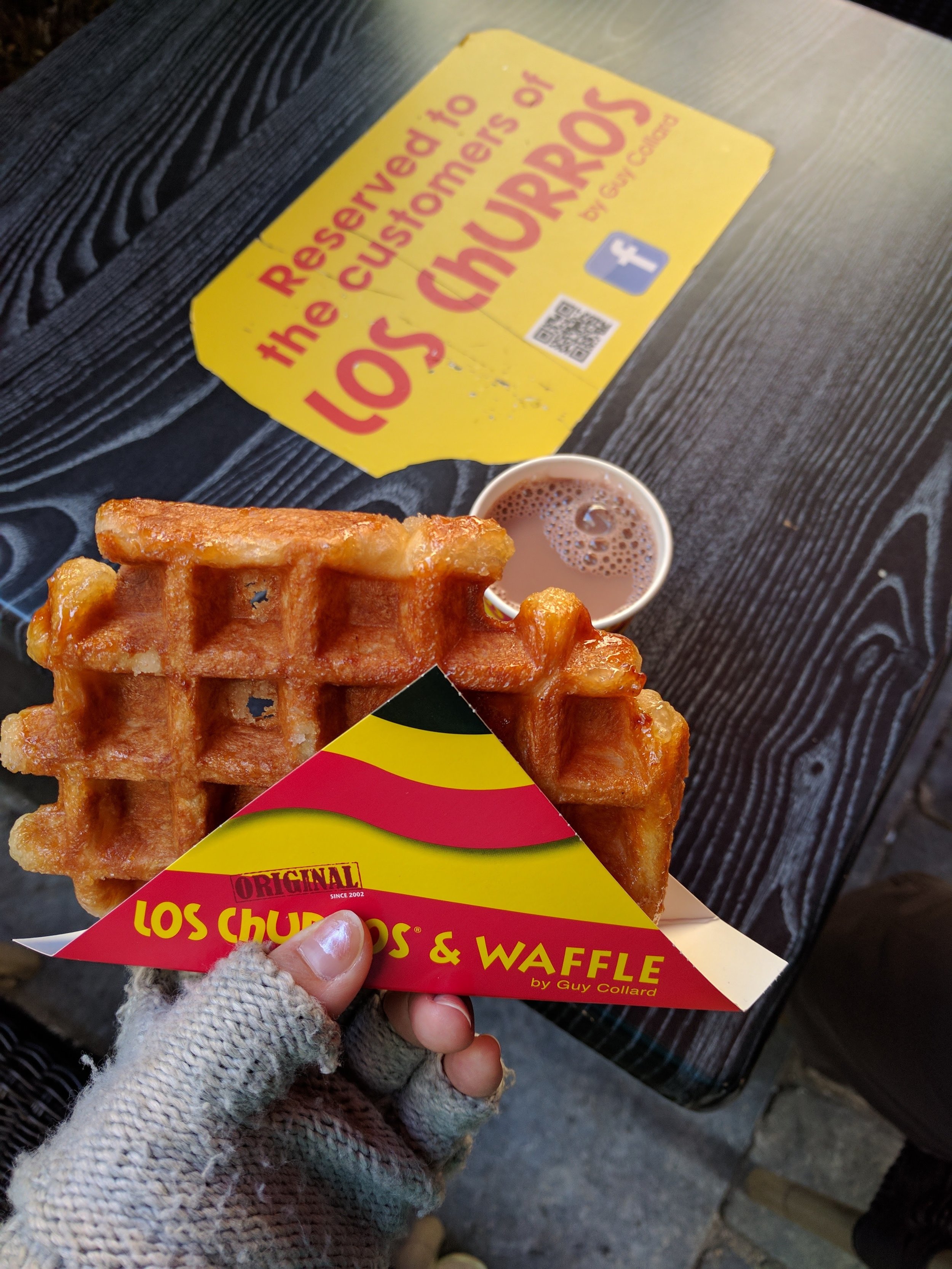 Gaufre Liege naturale and hot chocolate