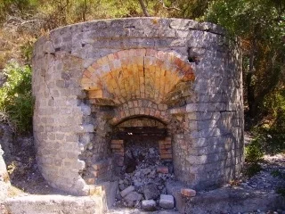 Allen Cochran and his crew built this kiln to produce their own high-calcium lime putty, which they use on all of their restoration and preservation projects.