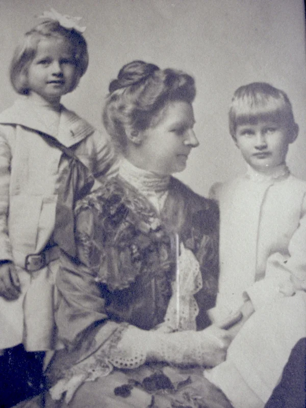 Florence Ward and two of her daughters