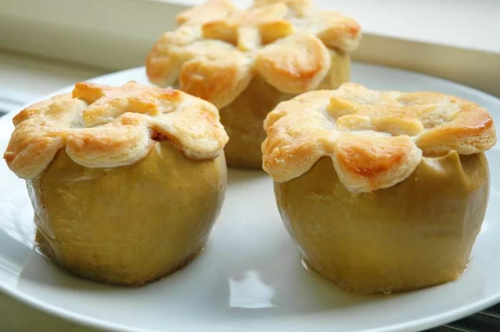 Apple Pies in Apples