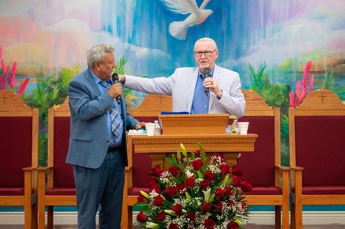 Tuvimos un tremendo servicio este Domingo fue de bendici&oacute;n porque tuvimos a nuestro obispo Ray Willis con nosotros predicando la verdadera palabra de Dios! Si lo perdieron lo pueden ver en nuestro canal de YouTube en El Tabernaculo de Cristo! 