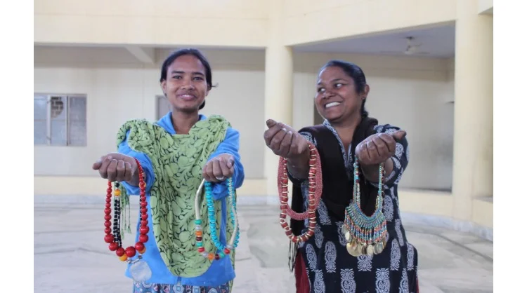 Jewelry supporting orphans and women in India https://m.facebook.com/ChunkyJunkJewelry/