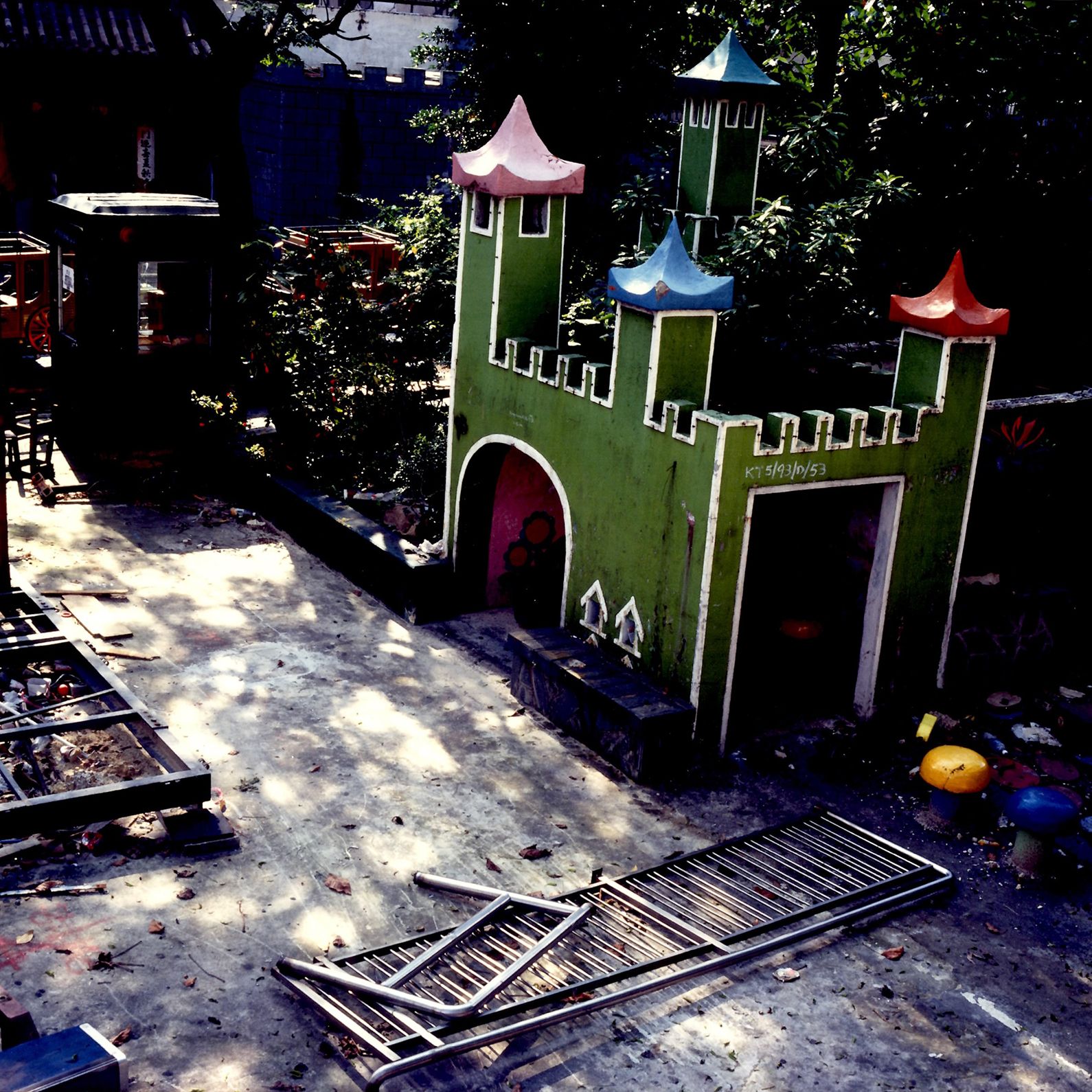 Castle, Lai Yuen Amusement Park, 1997