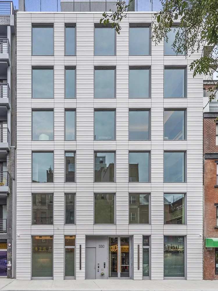 Our new ground up building on the Lower East Side of Manhattan at 330 Grand Street is complete. Designed by Alex Loyer Hughes AIA of KURV Architecture DPC + MWB Engineers (MEP) + Murray Engineering PC (Structural). 

#architecture #Manhattan #kurv_ar